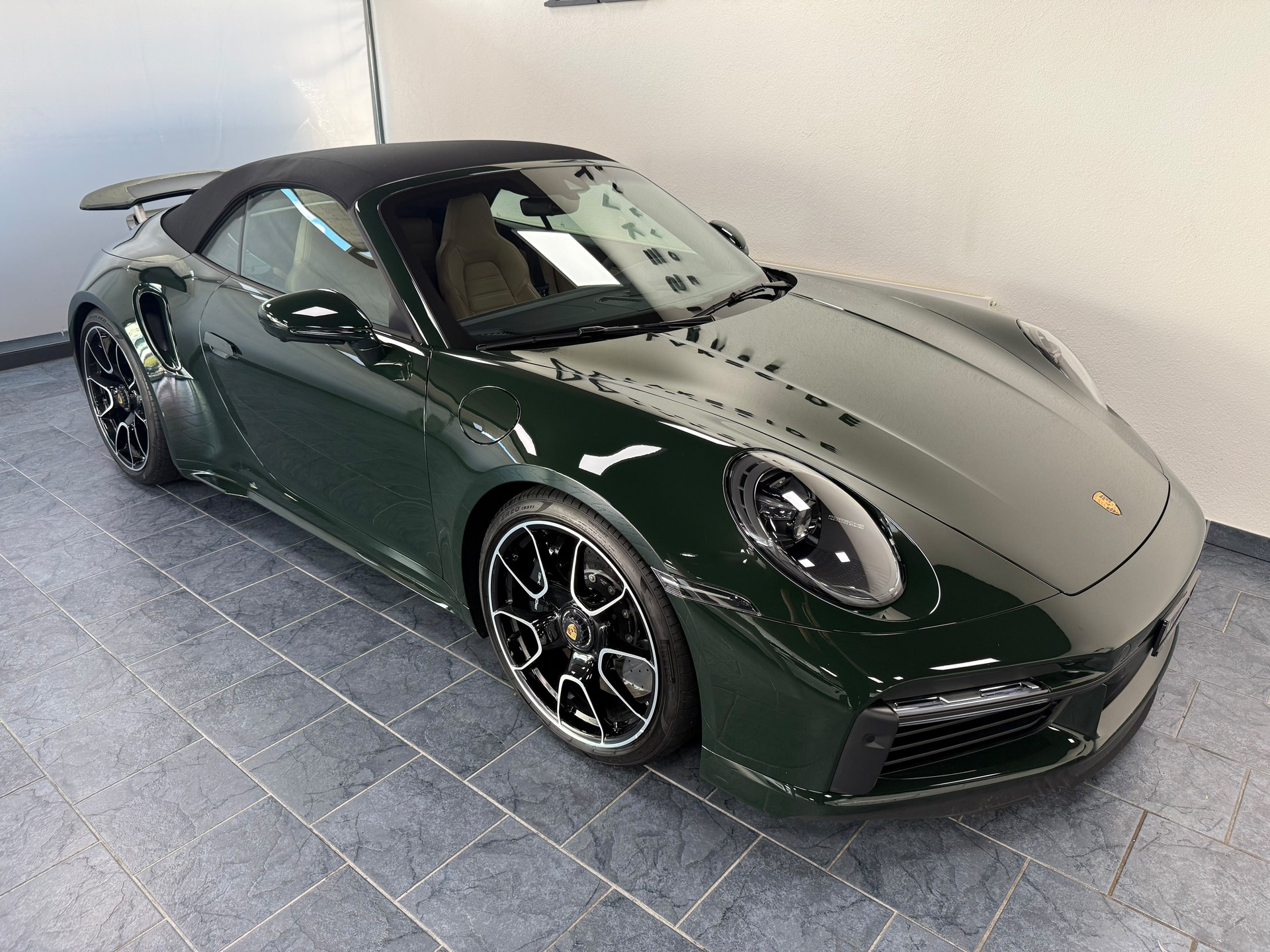 PORSCHE 911 Turbo S Cabriolet PDK-image-2