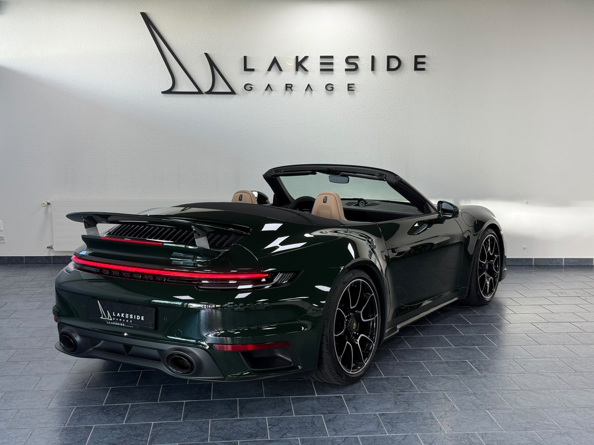 PORSCHE 911 Turbo S Cabriolet PDK-image-6