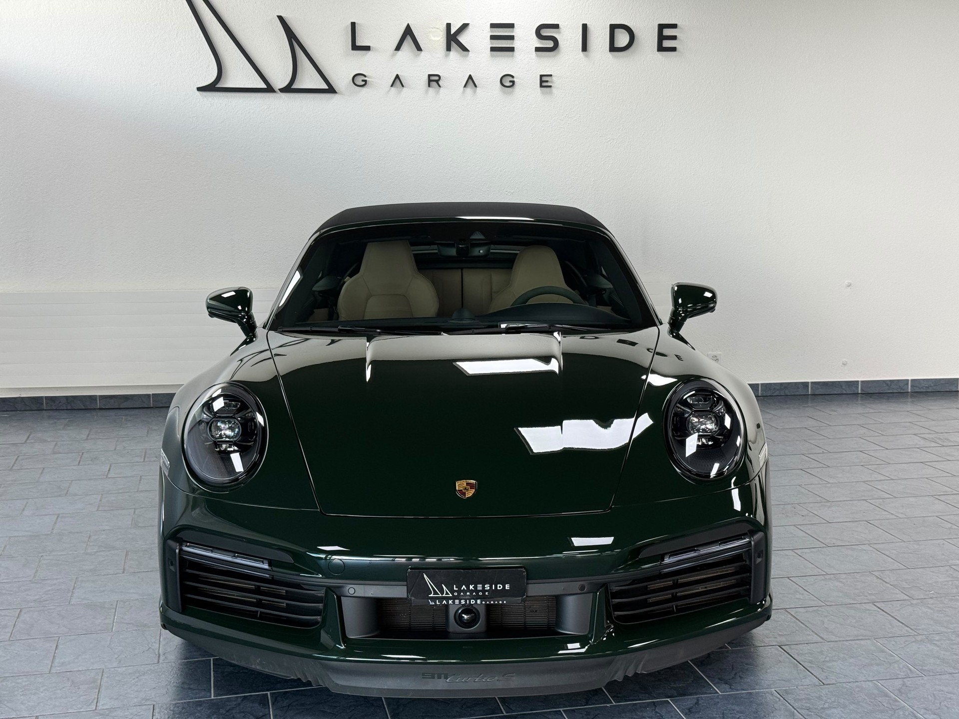PORSCHE 911 Turbo S Cabriolet PDK-image-1