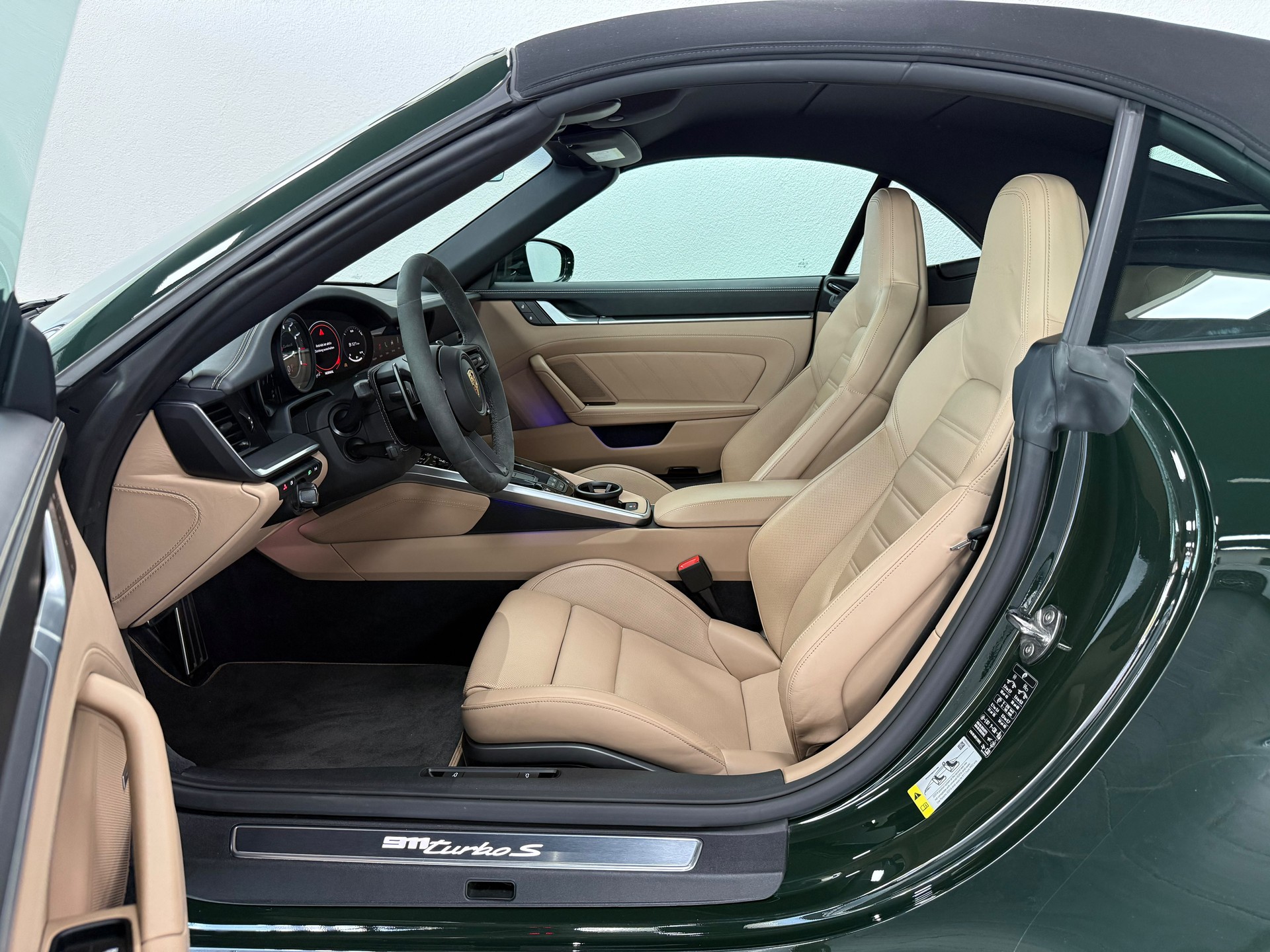 PORSCHE 911 Turbo S Cabriolet PDK-image-13