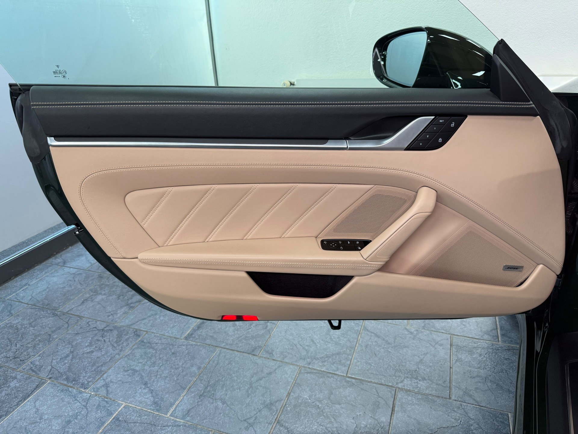 PORSCHE 911 Turbo S Cabriolet PDK-image-14