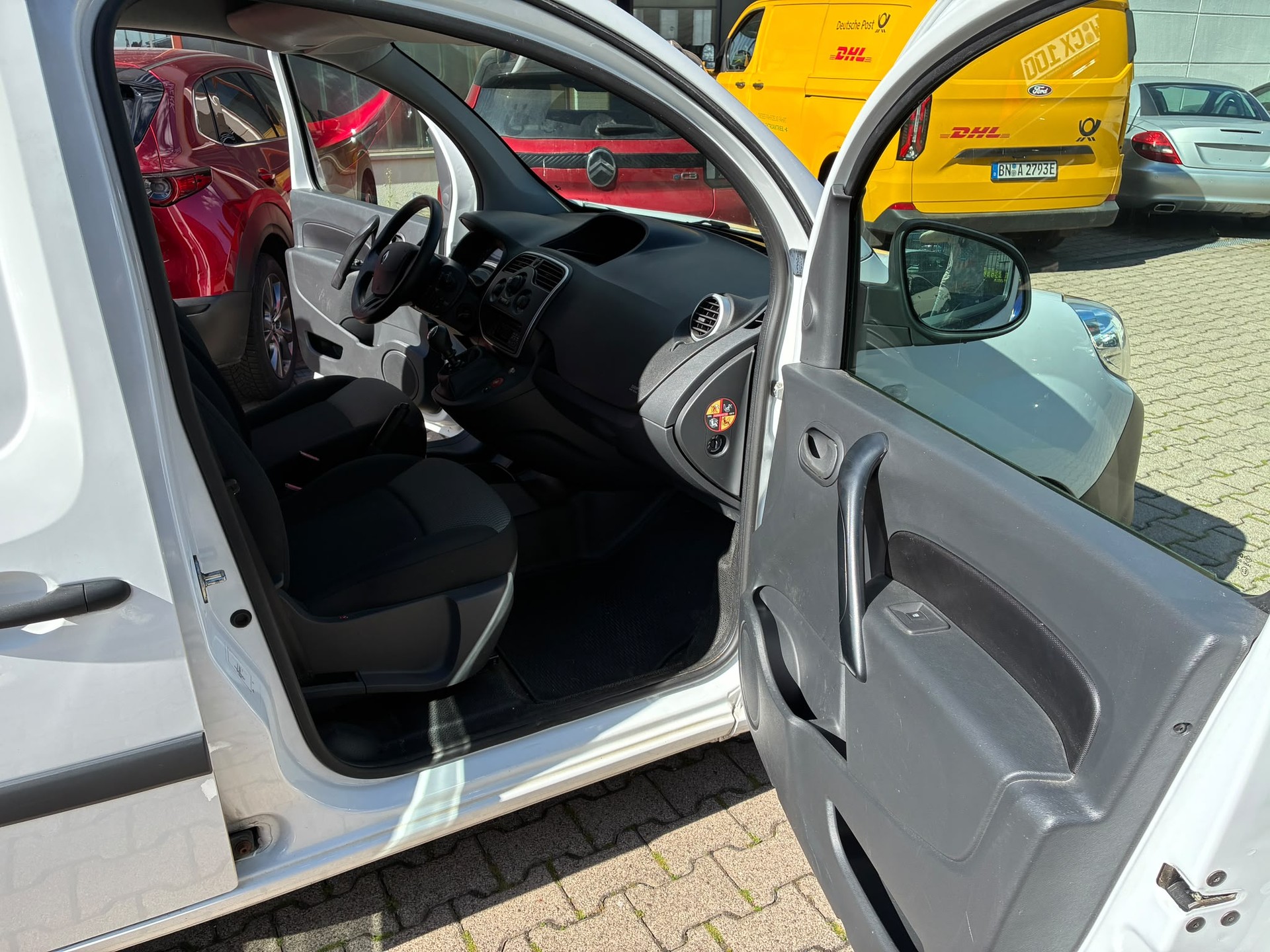 RENAULT Kangoo Van 1.5 dCi Standard 95 Extra-image-15