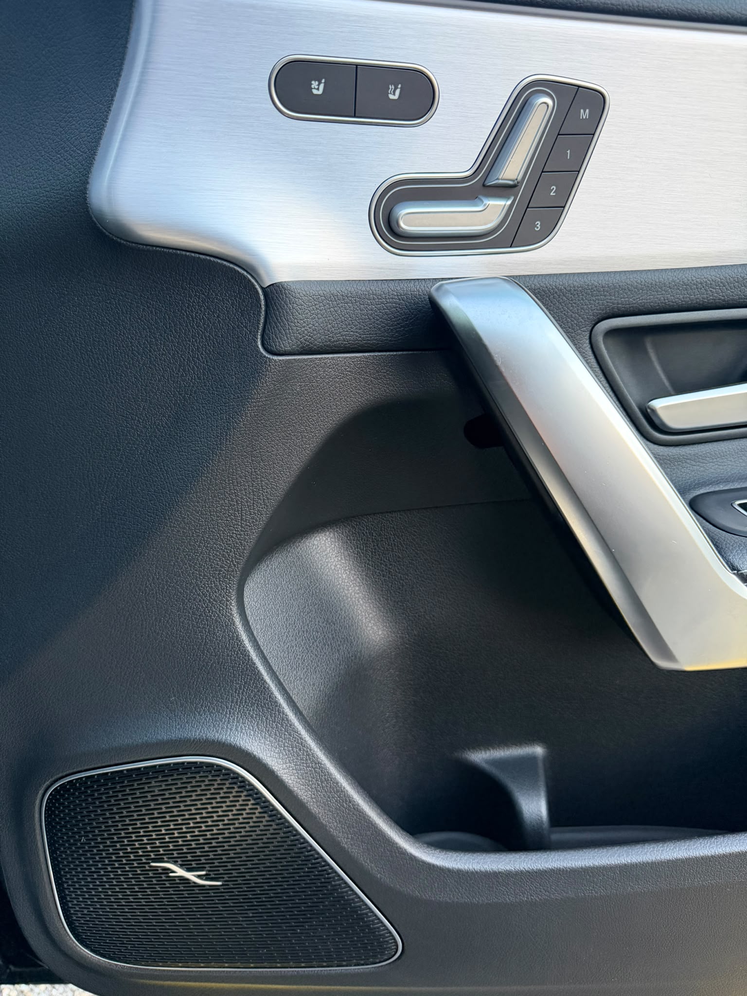 MERCEDES-BENZ A 35 AMG 4Matic Speedshift-image-12