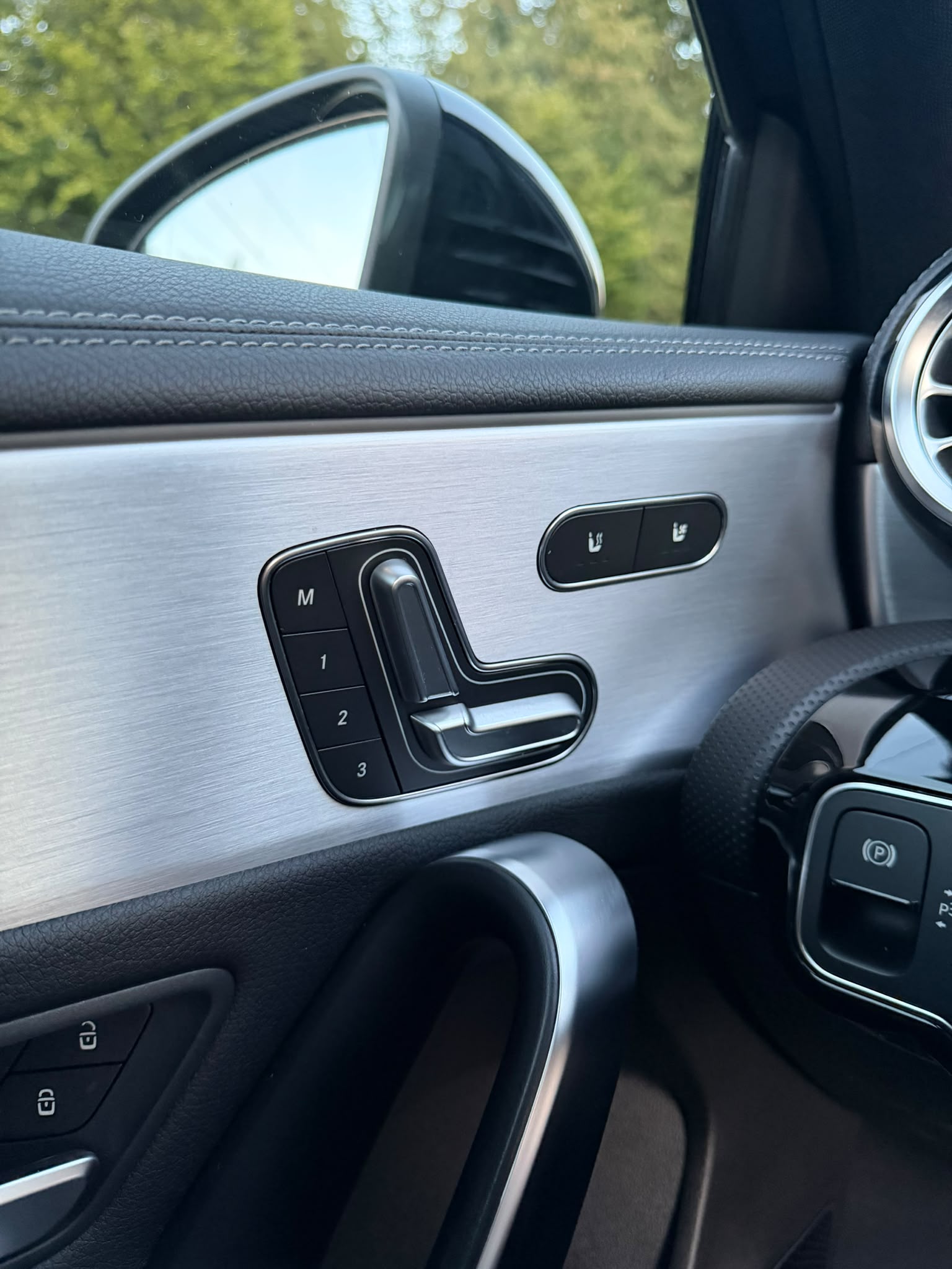 MERCEDES-BENZ A 35 AMG 4Matic Speedshift-image-9