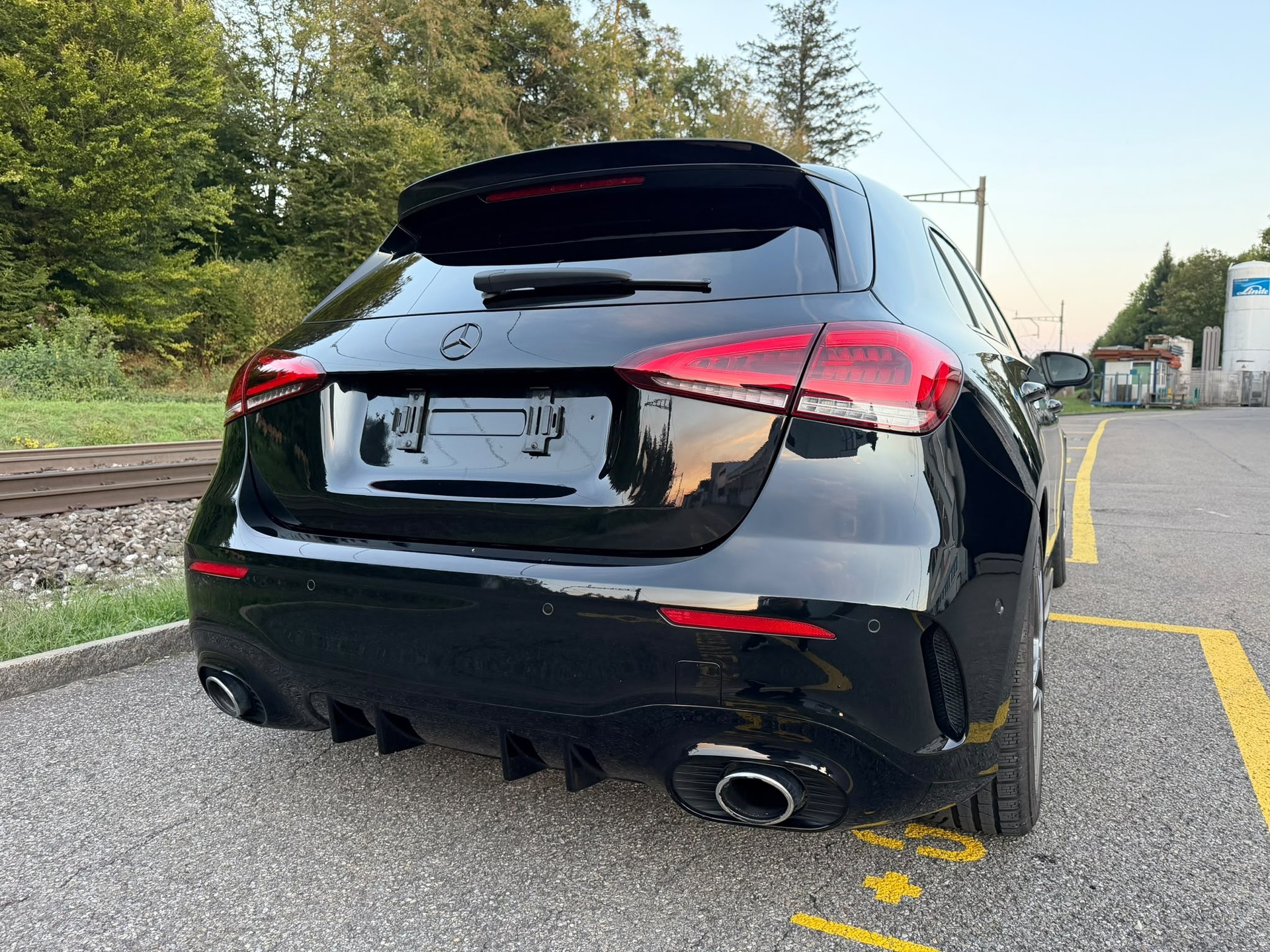 MERCEDES-BENZ A 35 AMG 4Matic Speedshift-image-6