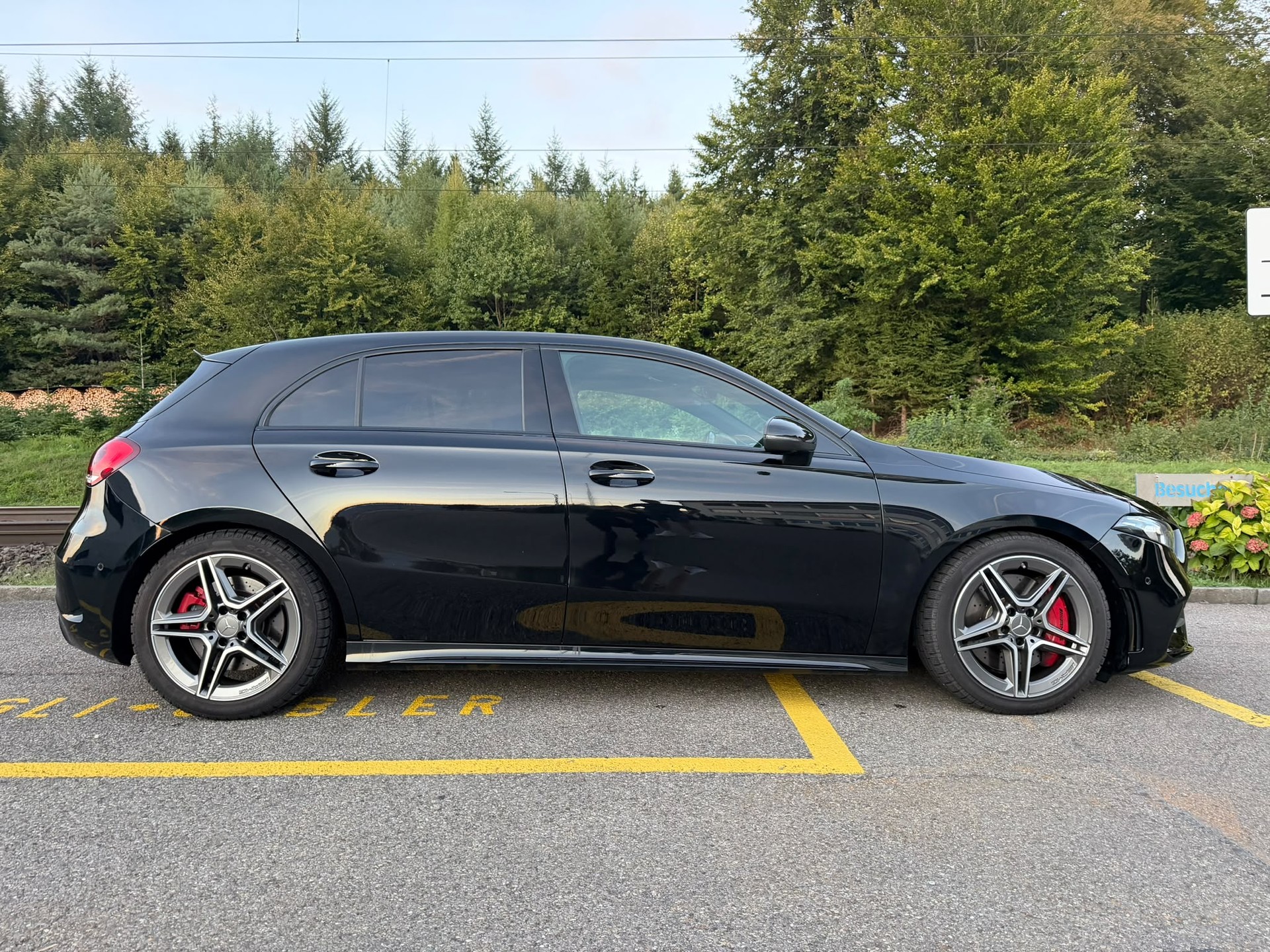 MERCEDES-BENZ A 35 AMG 4Matic Speedshift-image-3