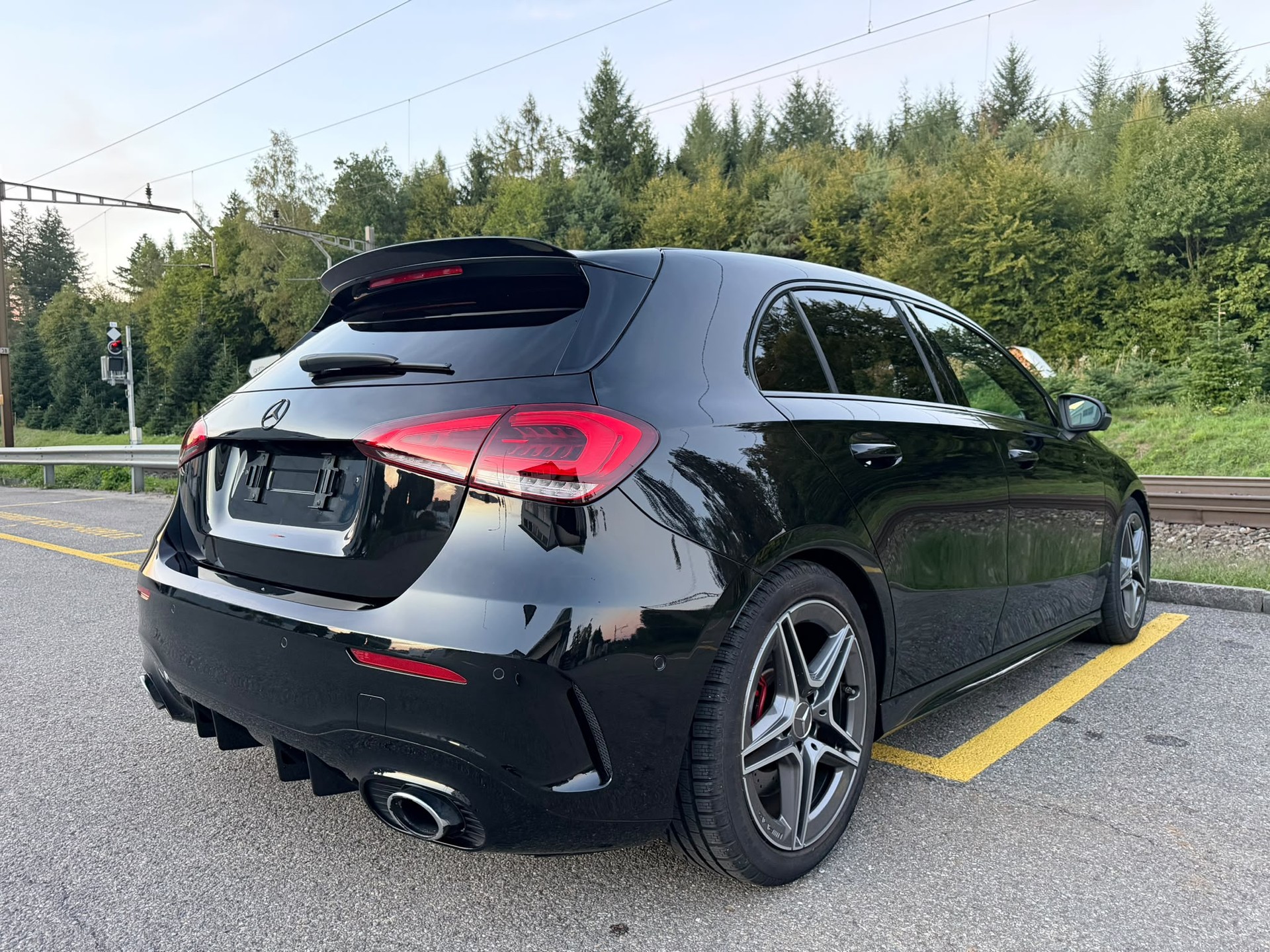 MERCEDES-BENZ A 35 AMG 4Matic Speedshift-image-5