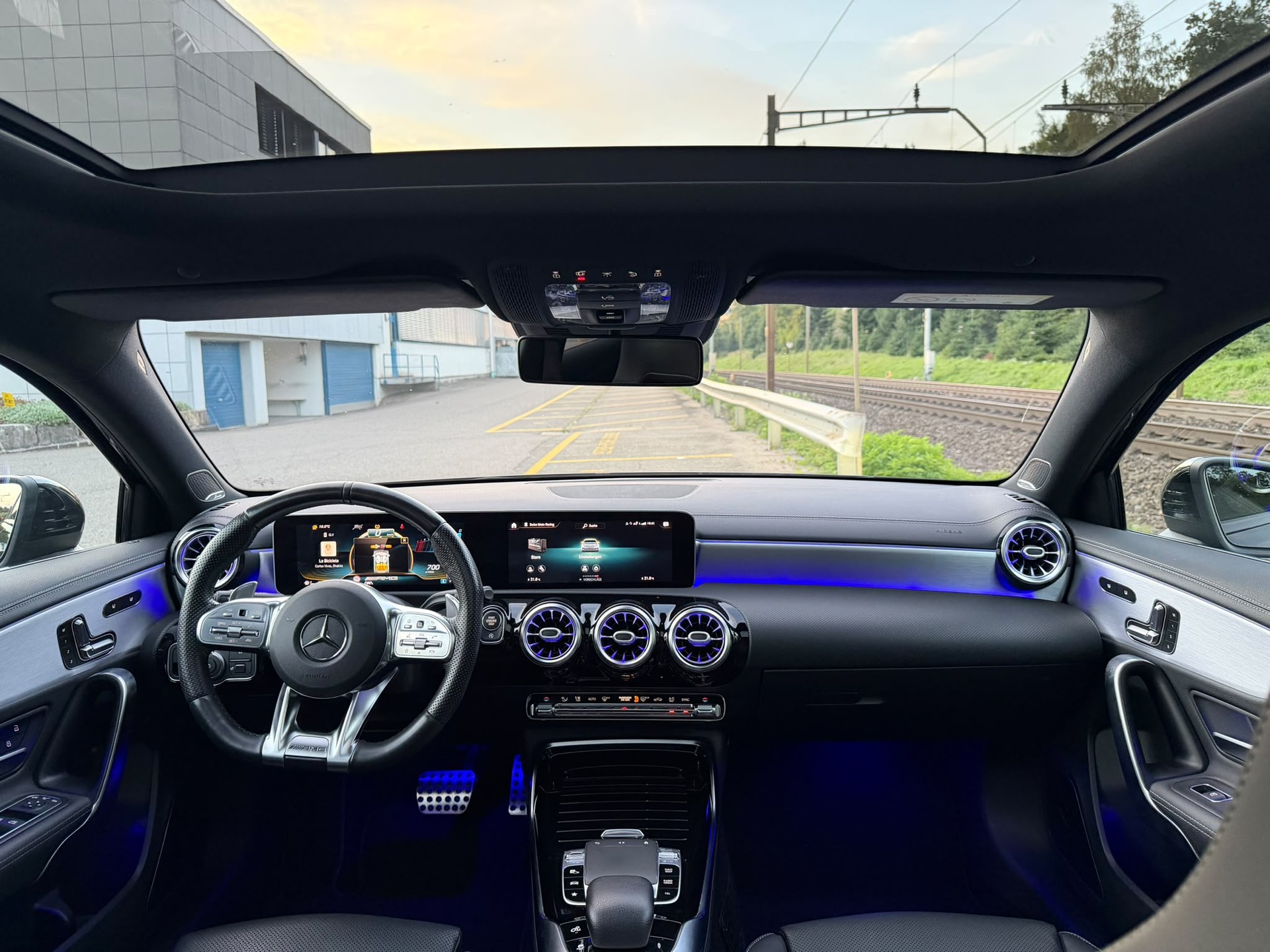 MERCEDES-BENZ A 35 AMG 4Matic Speedshift-image-11