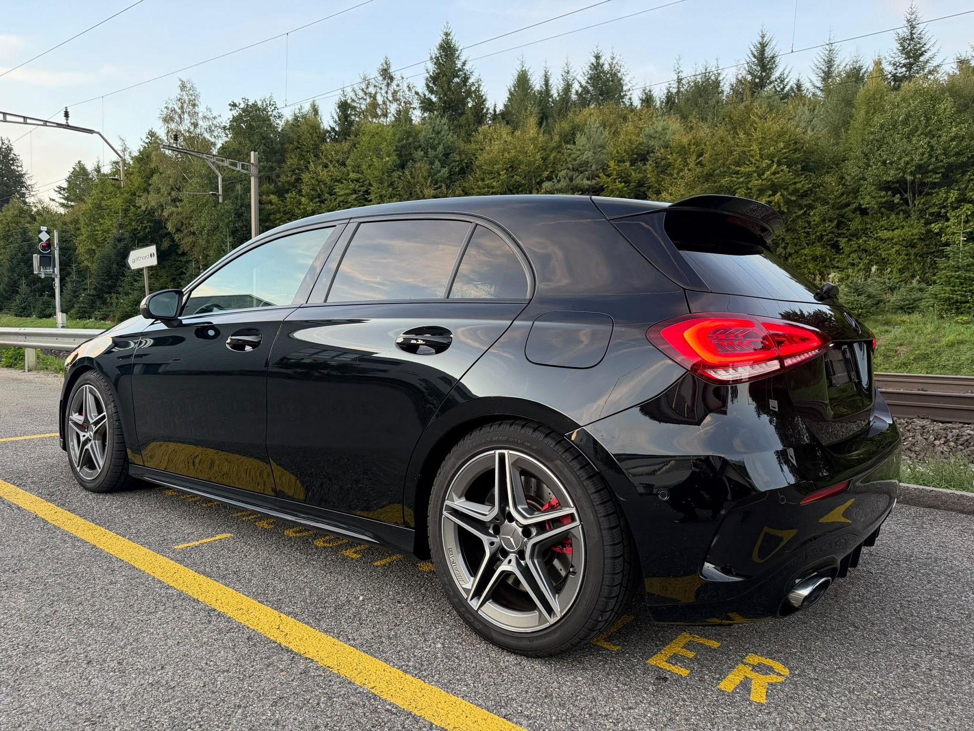 MERCEDES-BENZ A 35 AMG 4Matic Speedshift-image-2