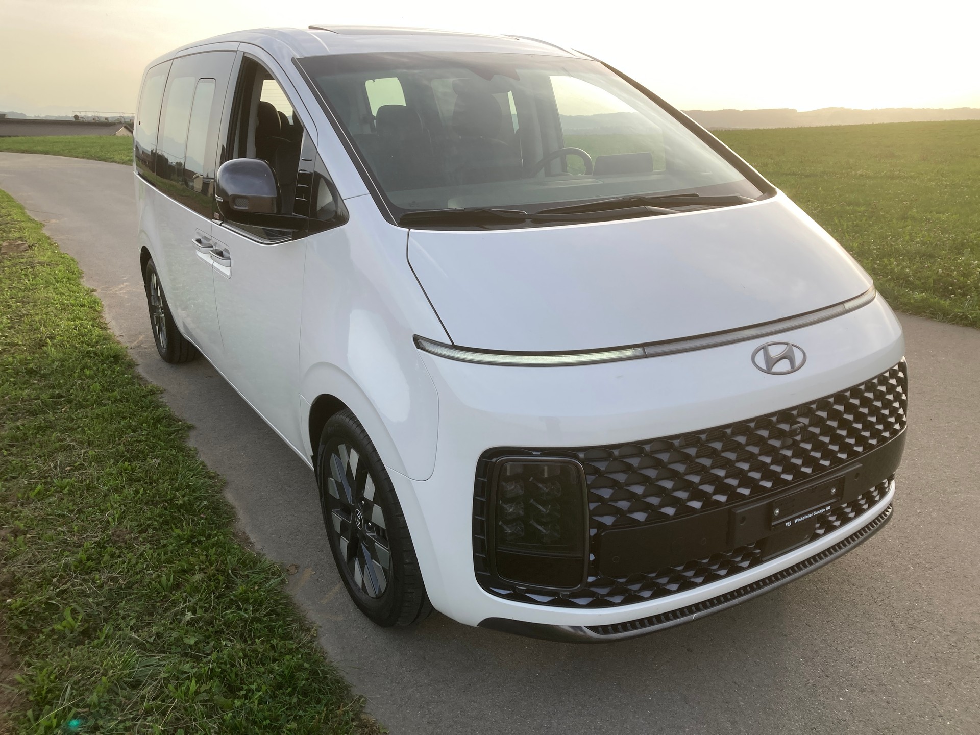 HYUNDAI Staria Premium 2.2 CRDi Vertex 4WD A-image-1