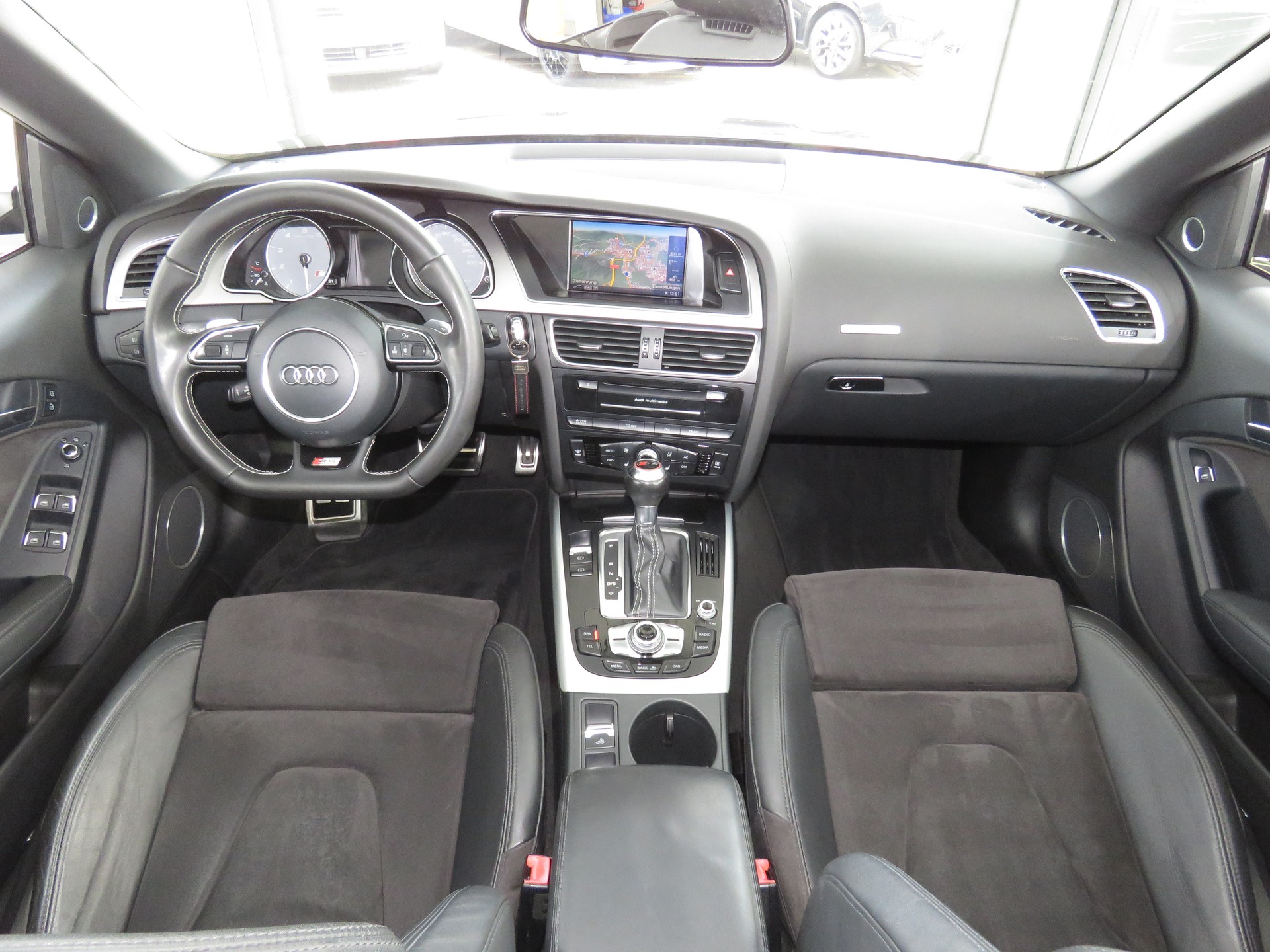 AUDI S5 Cabrio 3.0 TFSI Quattro S-tronic (Automat)-image-17