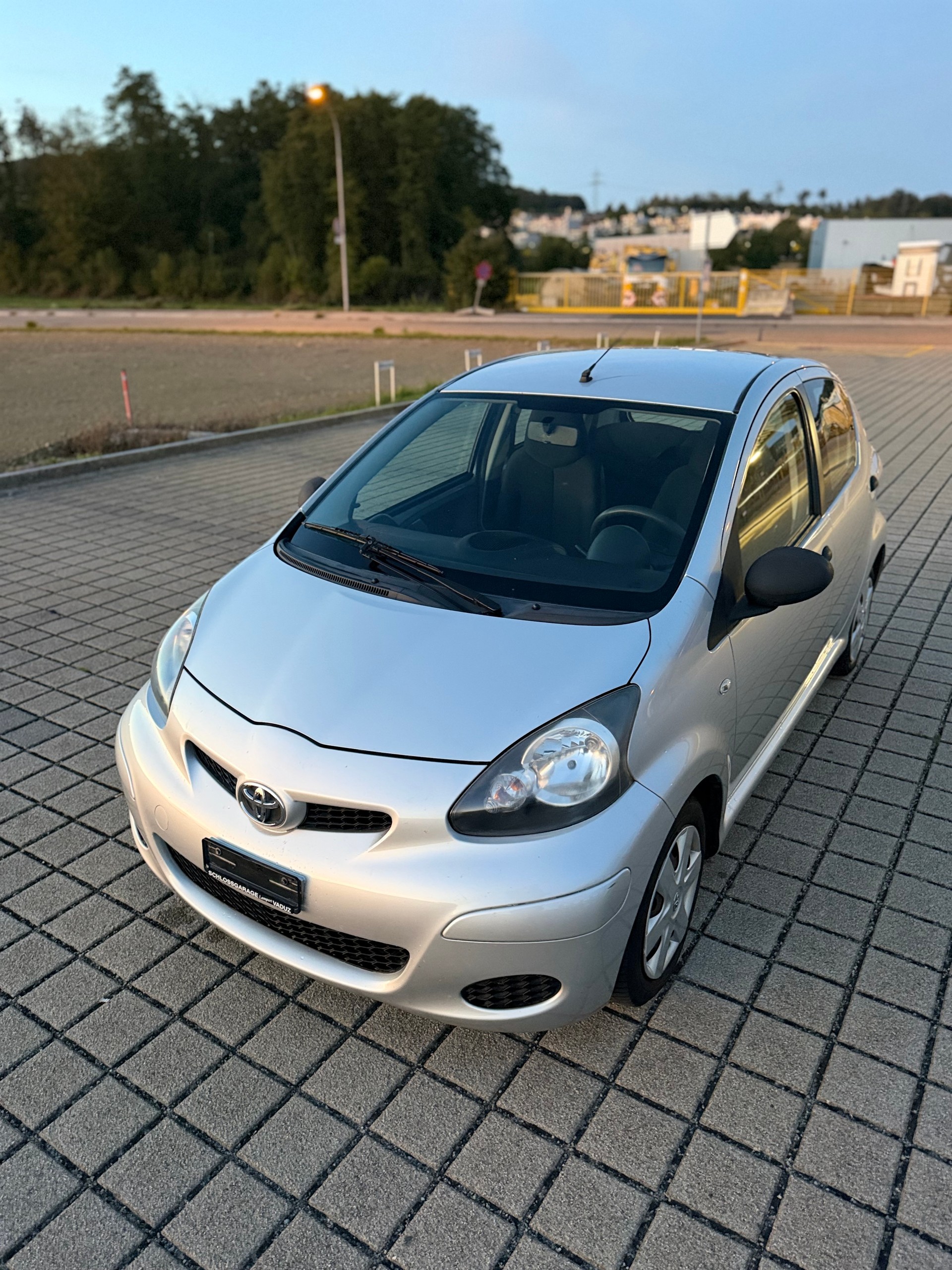 TOYOTA Aygo 1.0 Linea Terra-image-1