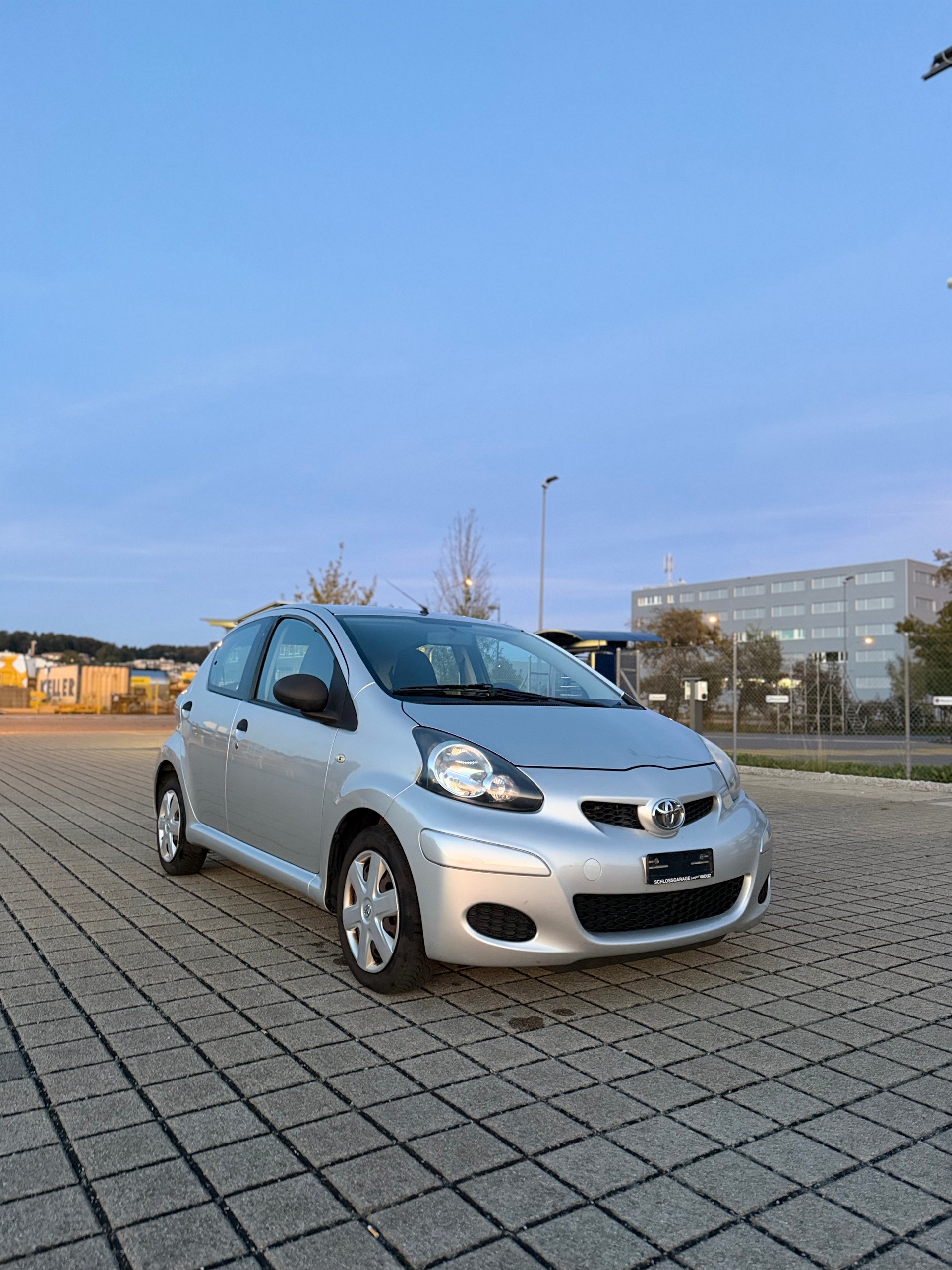 TOYOTA Aygo 1.0 Linea Terra-image-4