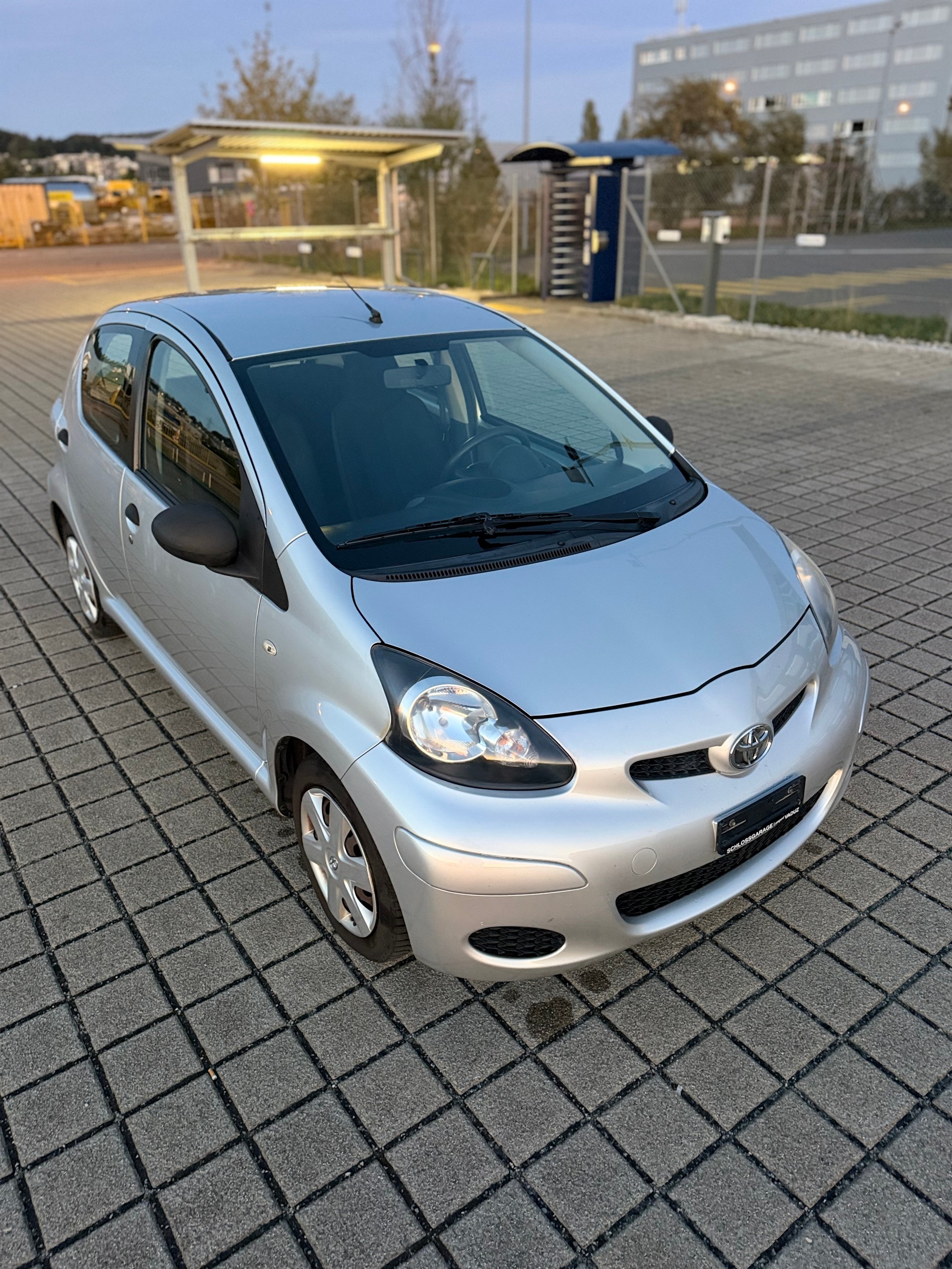TOYOTA Aygo 1.0 Linea Terra-image-5