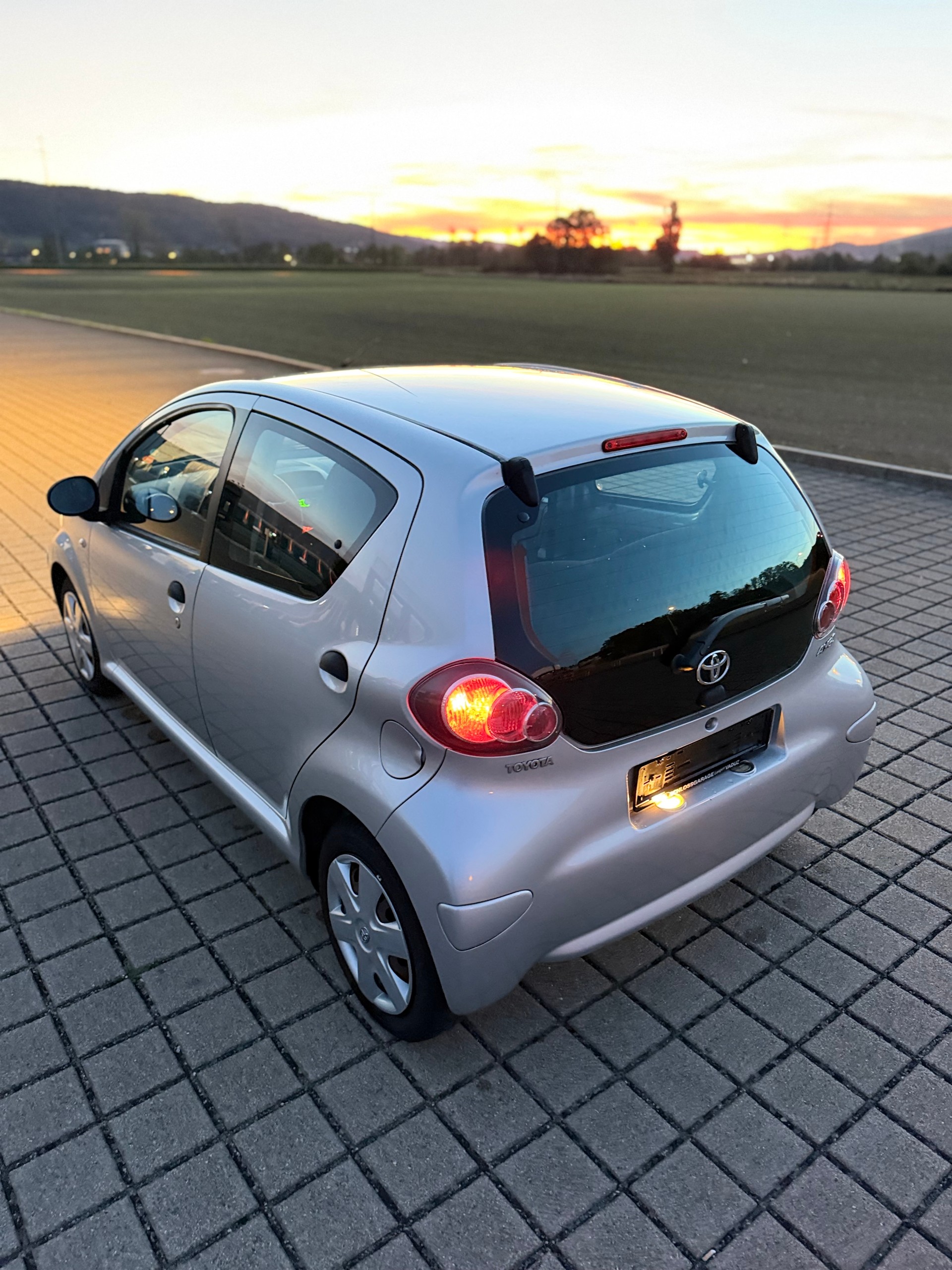 TOYOTA Aygo 1.0 Linea Terra-image-12