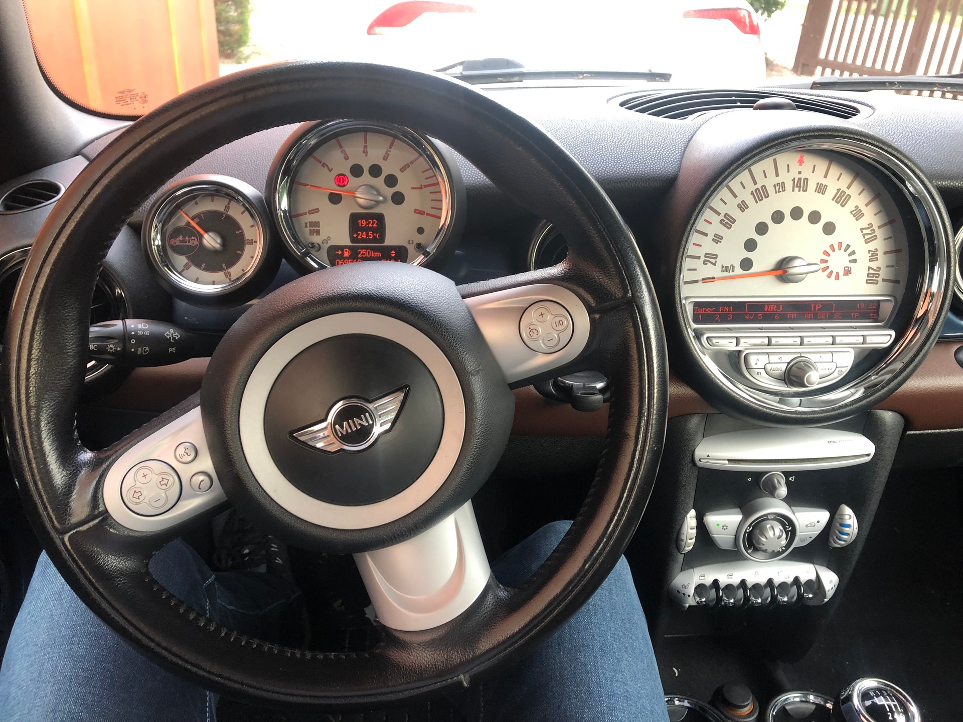 MINI CABRIO-image-2
