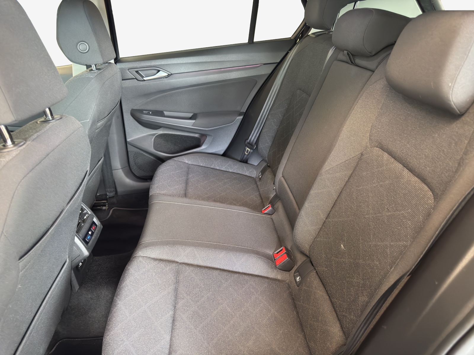 VW Golf 1.0 TSI Life-image-11