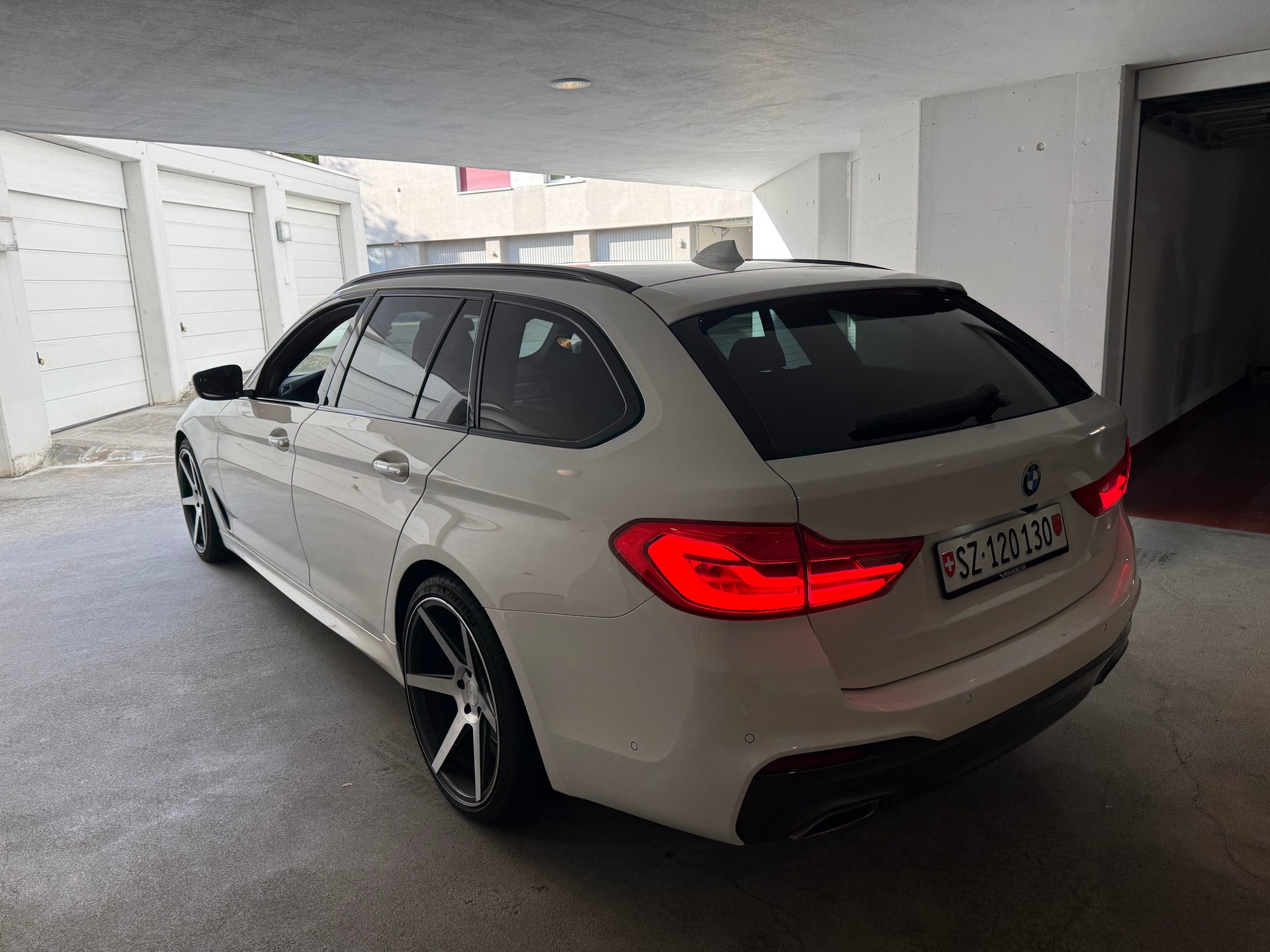 BMW 530d xDrive-image-4