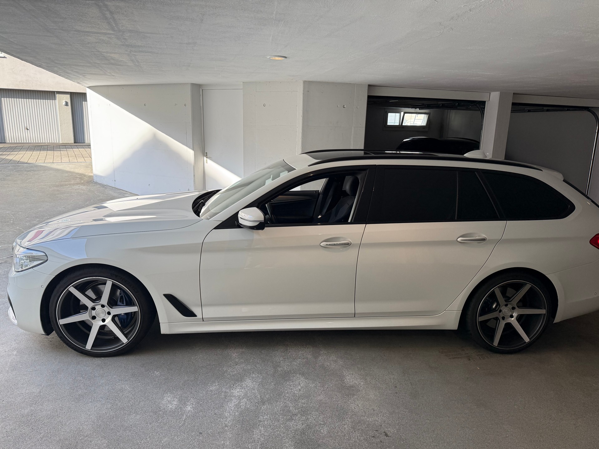 BMW 530d xDrive-image-3