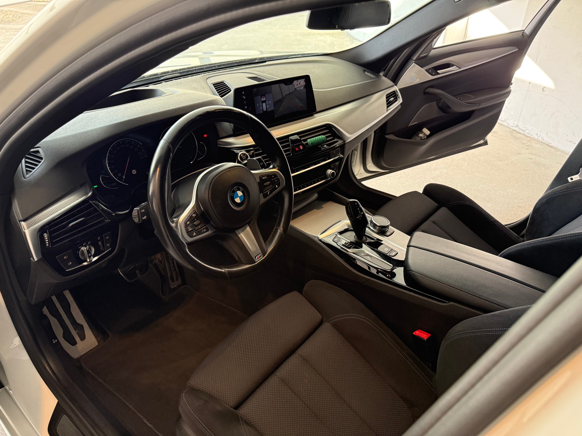 BMW 530d xDrive-image-12