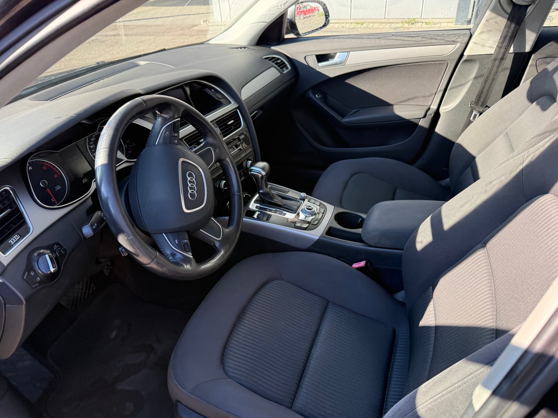 AUDI A4 Avant 2.0 TDI multitronic-image-5