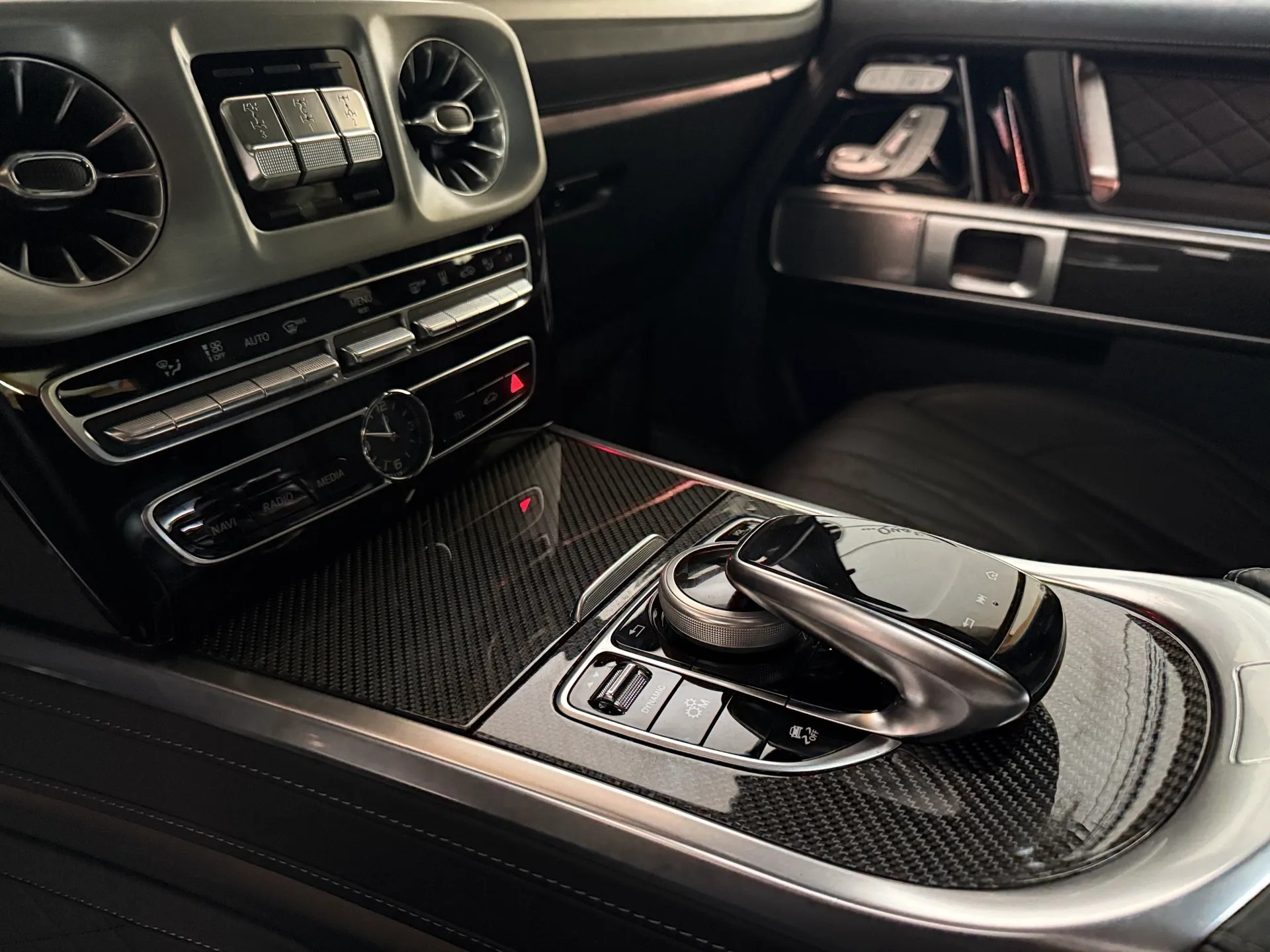 MERCEDES-BENZ G 400 d AMG Line 9G-Tronic-image-19