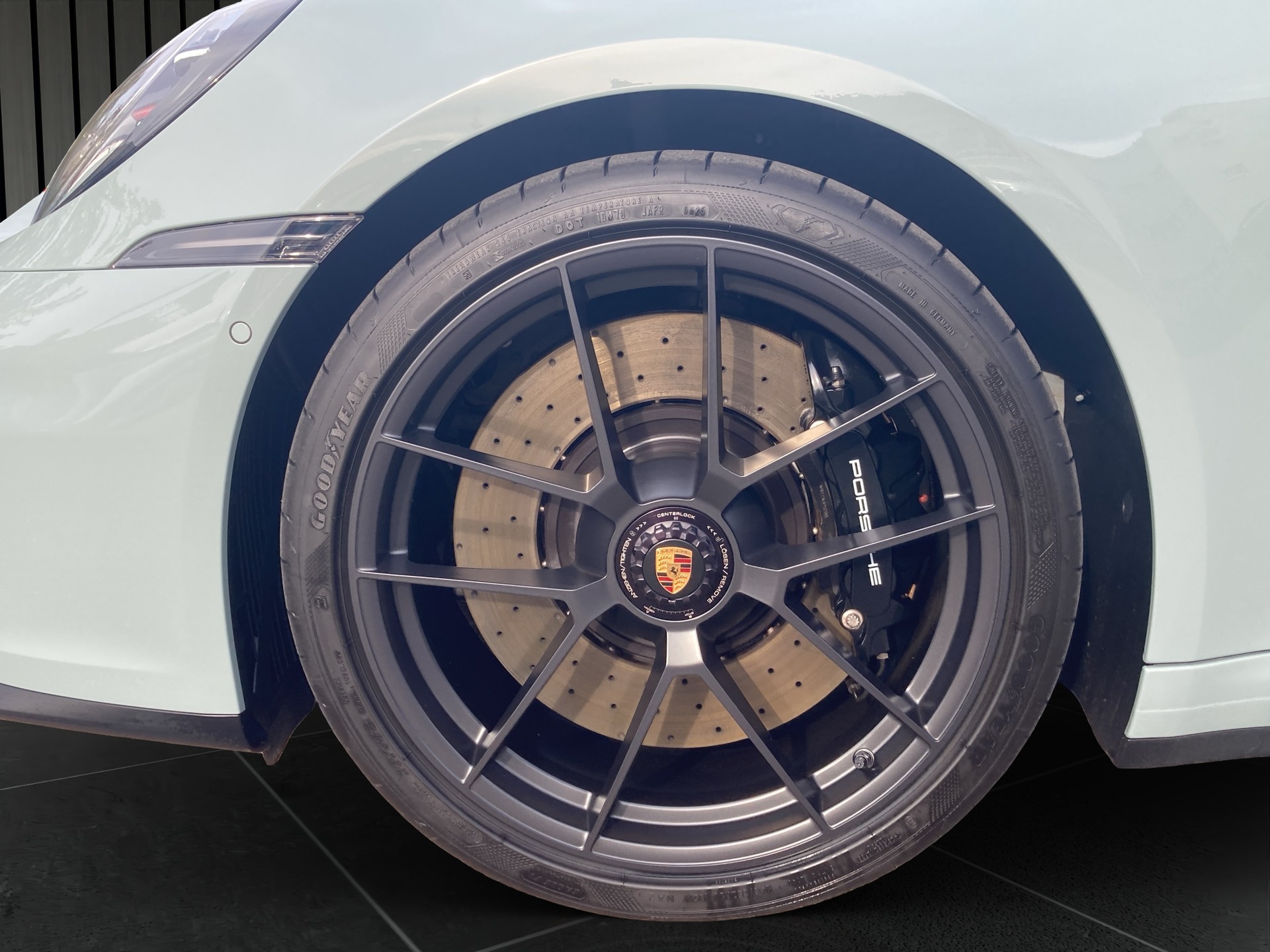 PORSCHE 911 Cabriolet-image-9