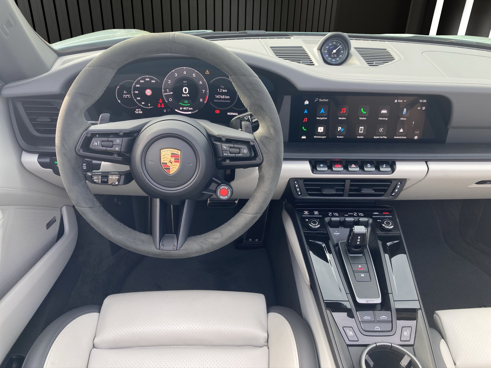 PORSCHE 911 Cabriolet-image-14