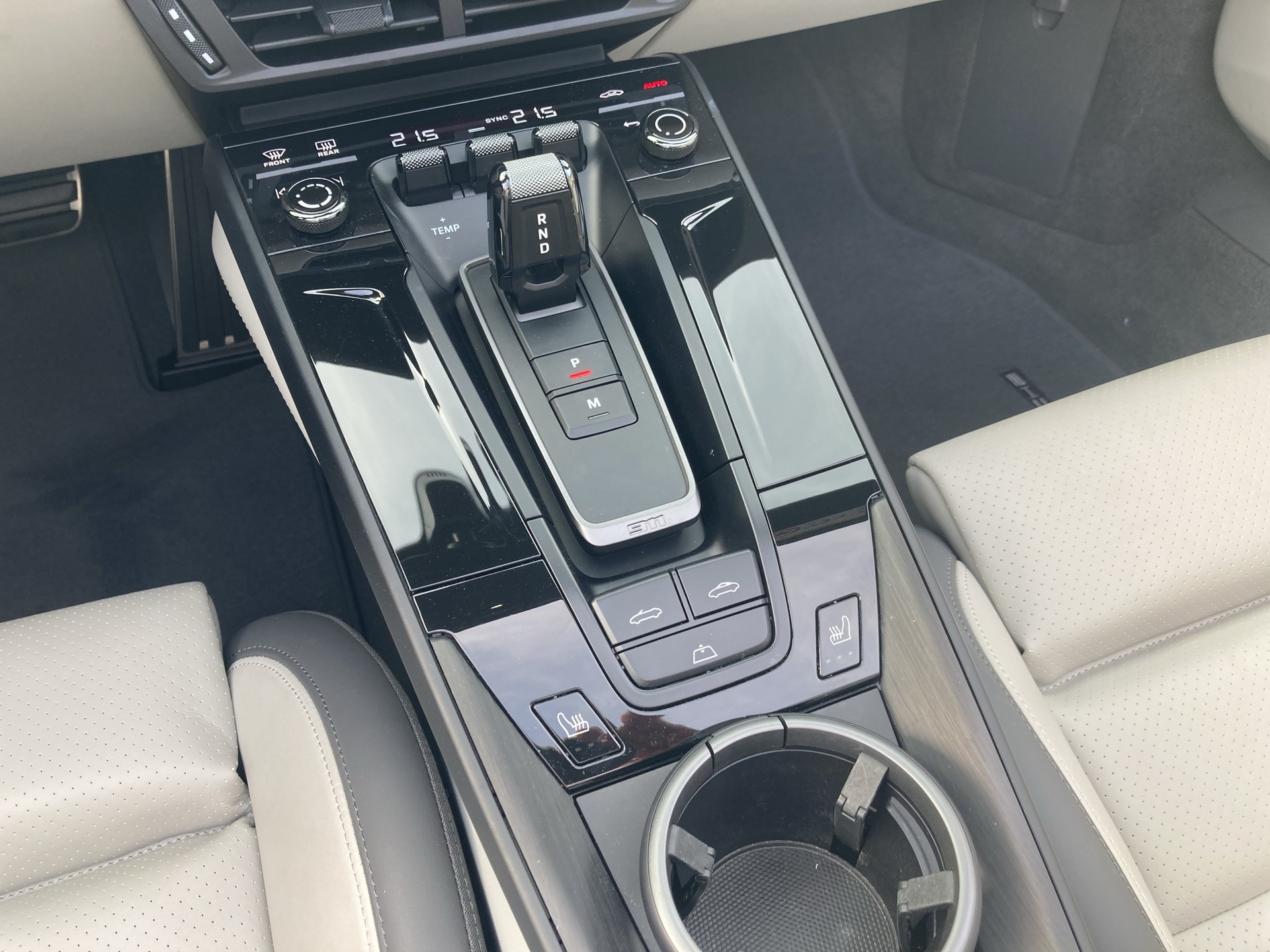 PORSCHE 911 Cabriolet-image-16