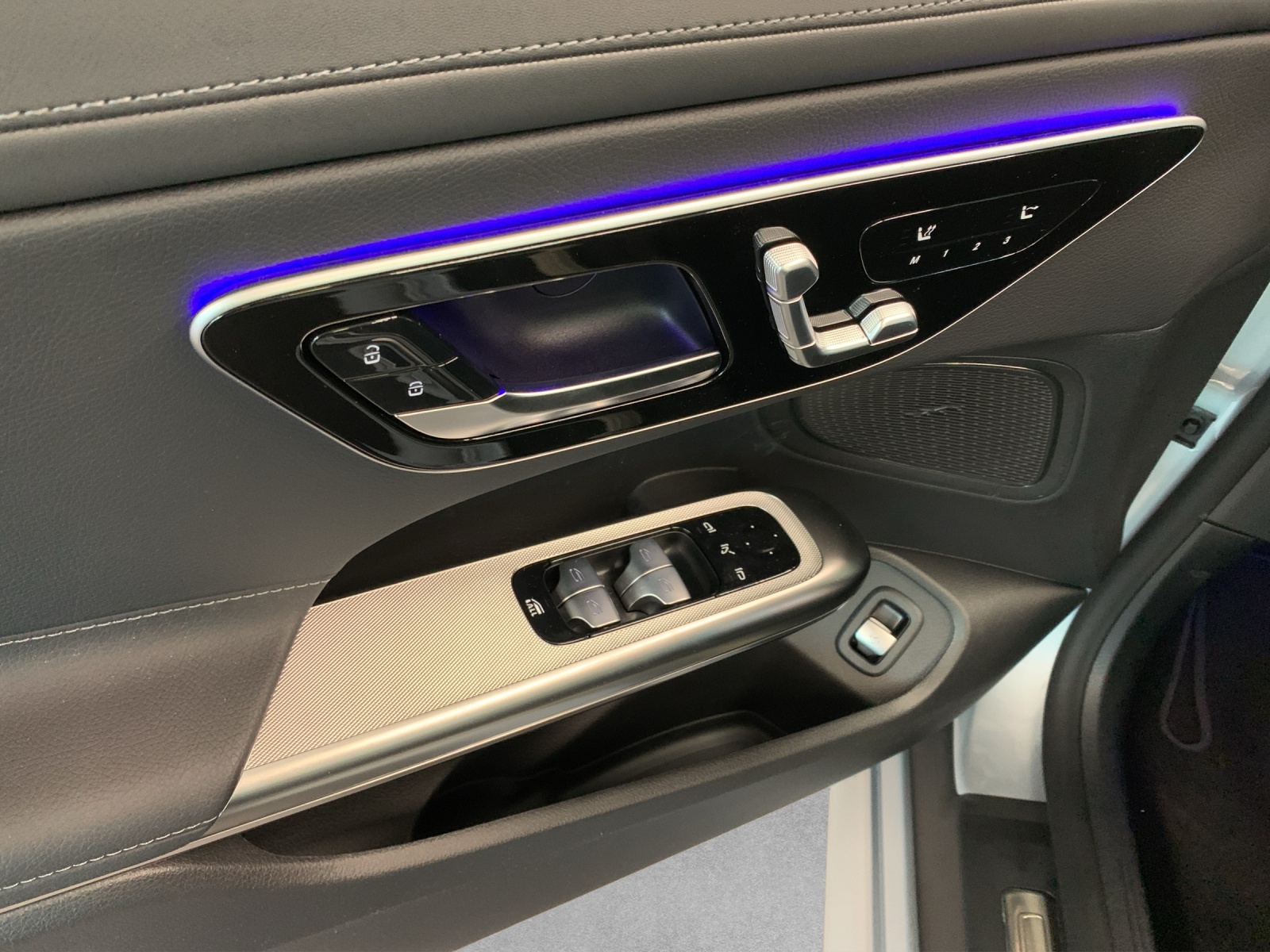 MERCEDES-BENZ CLE 200 Cabrio 4M-image-12