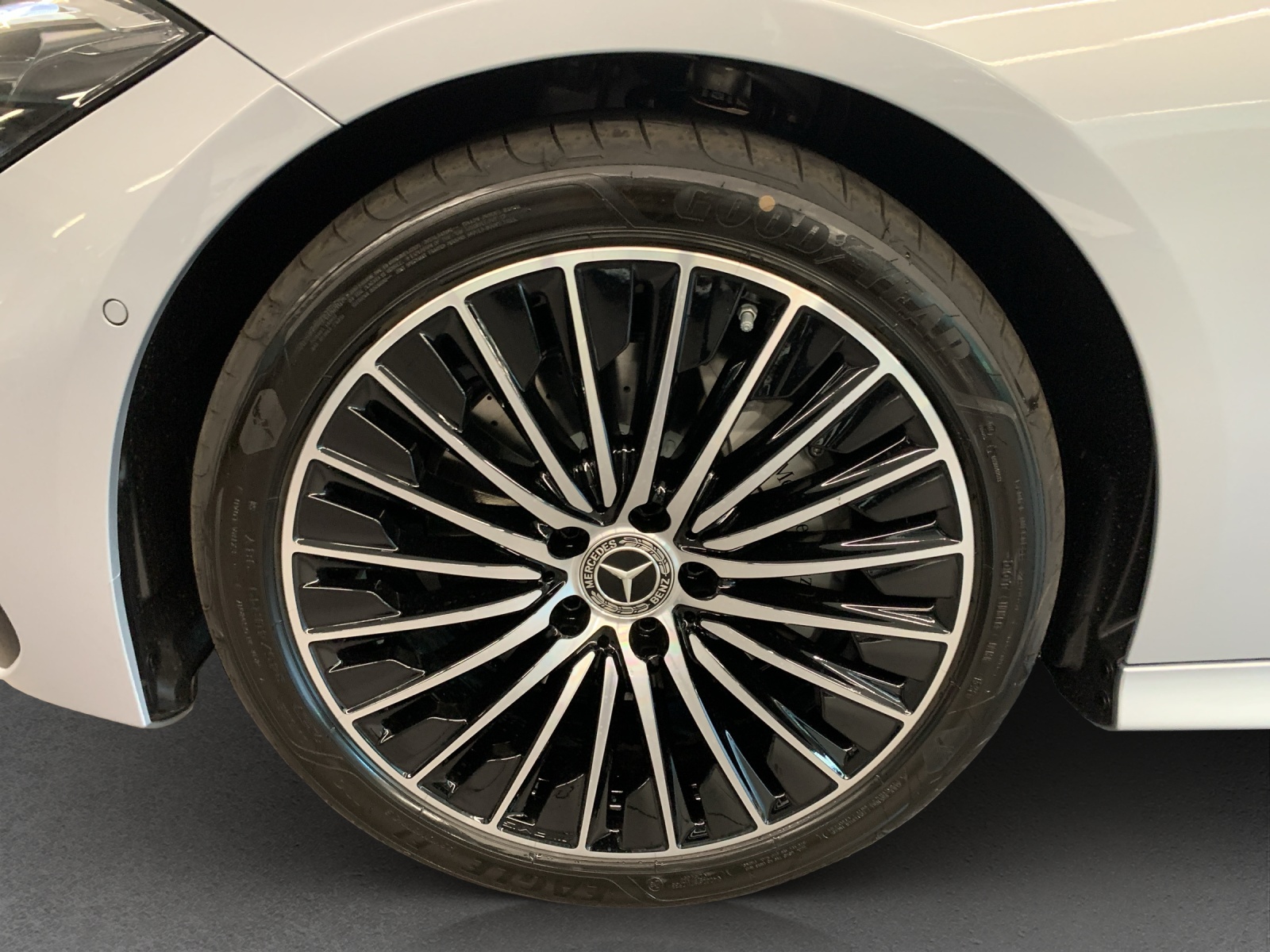 MERCEDES-BENZ CLE 200 Cabrio 4M-image-9