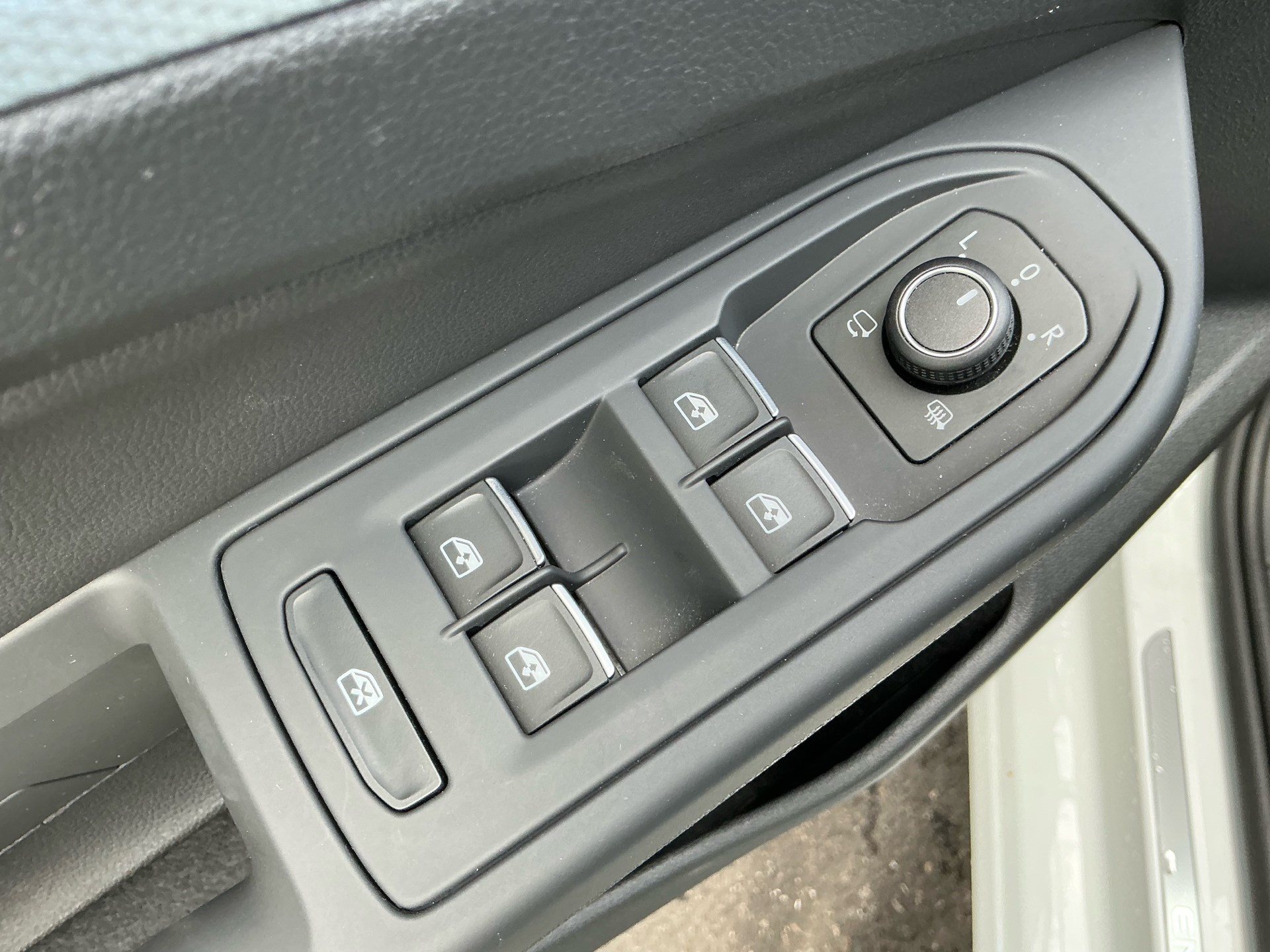 VW Golf 1.5 TSI eHYBRID 204 PS ENERGY *** ANHÄNGERKUPPLUNG & SIDE ASSIST ***-image-26