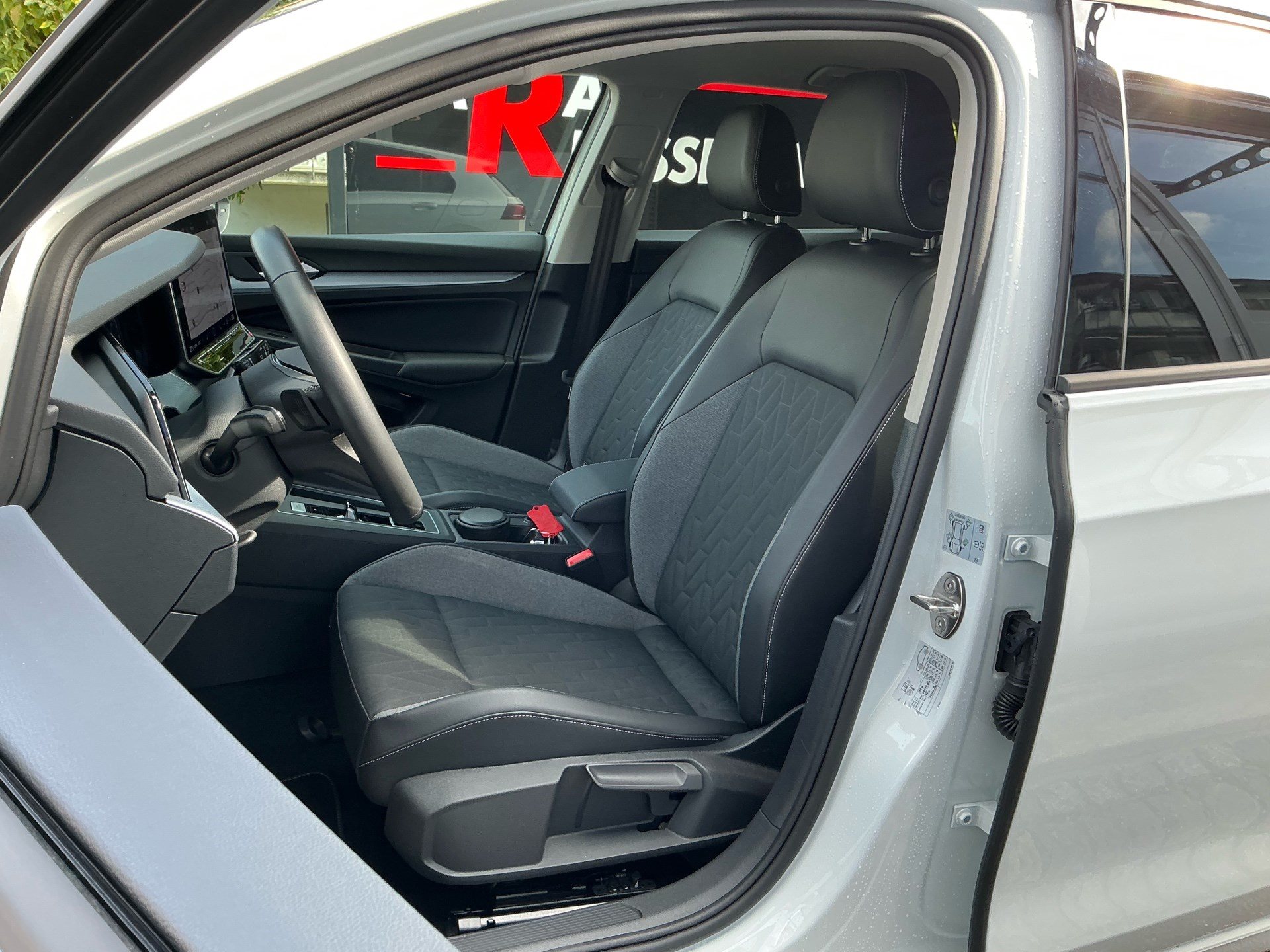 VW Golf 1.5 TSI eHYBRID 204 PS ENERGY *** ANHÄNGERKUPPLUNG & SIDE ASSIST ***-image-7