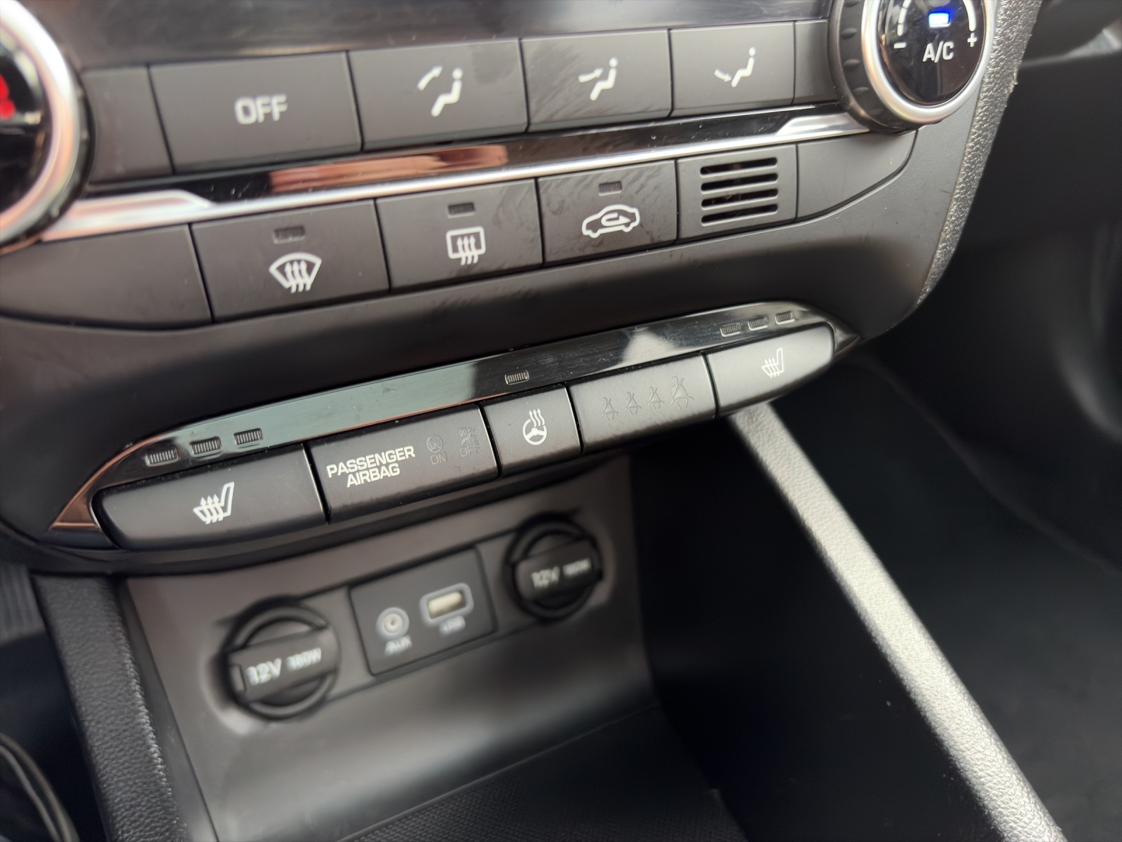 HYUNDAI i20 1.4 Launch Plus-image-15