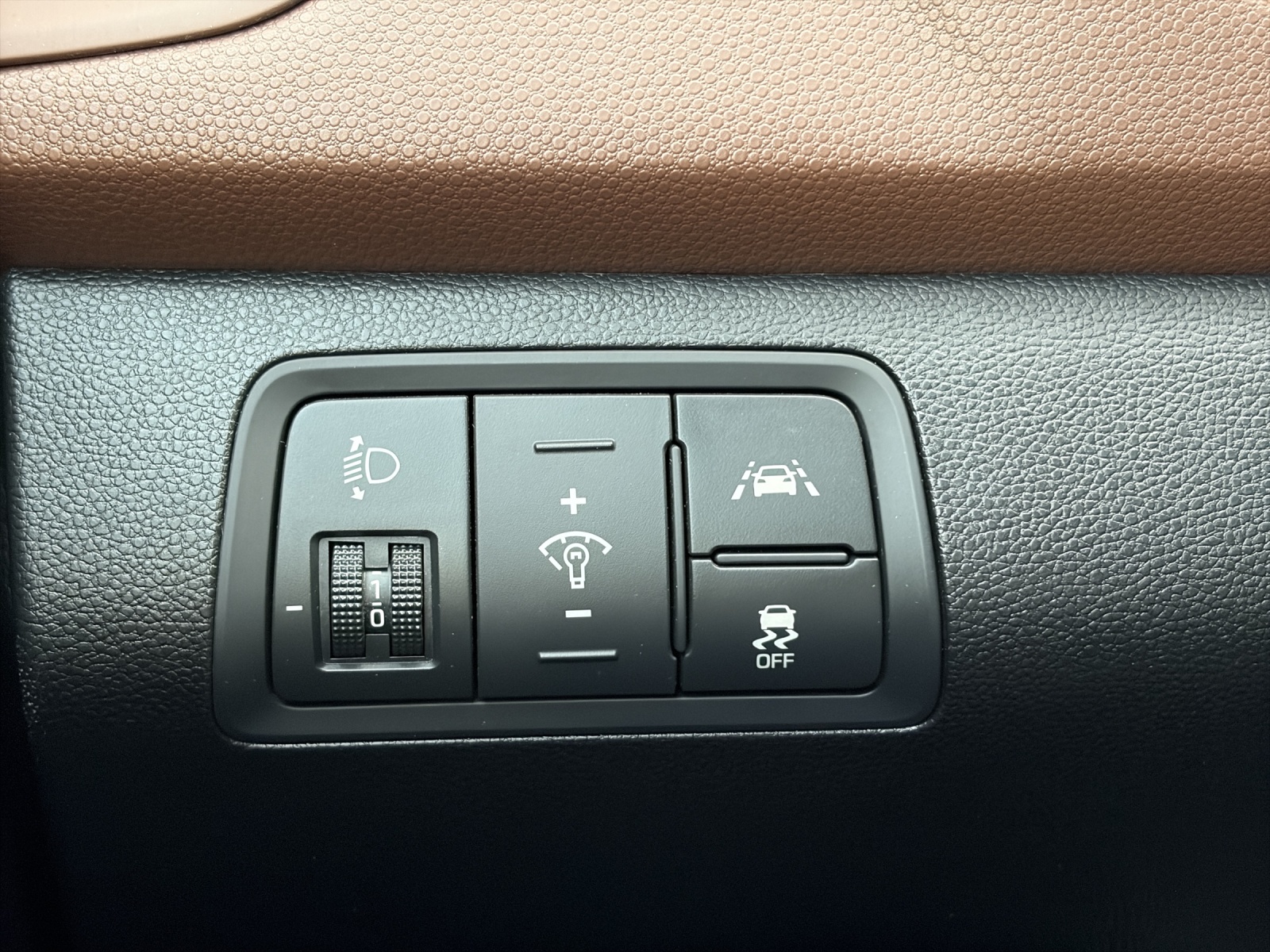 HYUNDAI i20 1.4 Launch Plus-image-19
