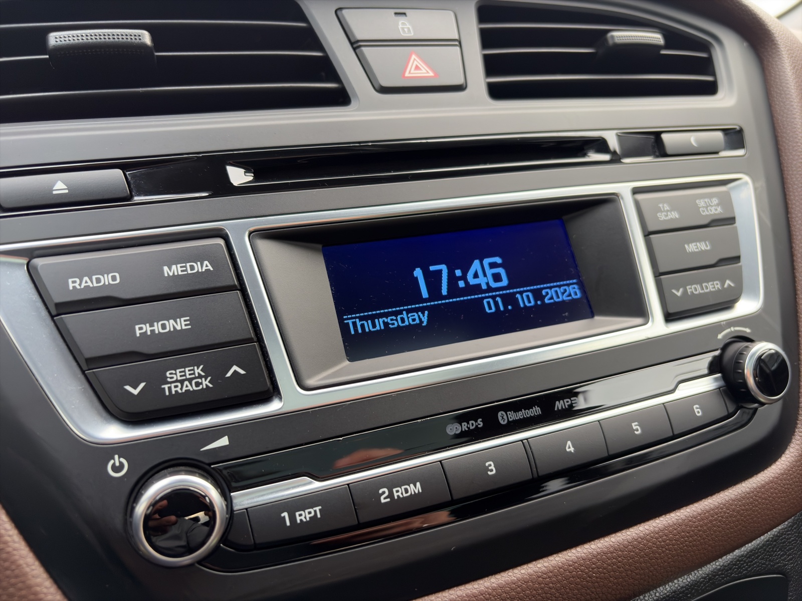 HYUNDAI i20 1.4 Launch Plus-image-18