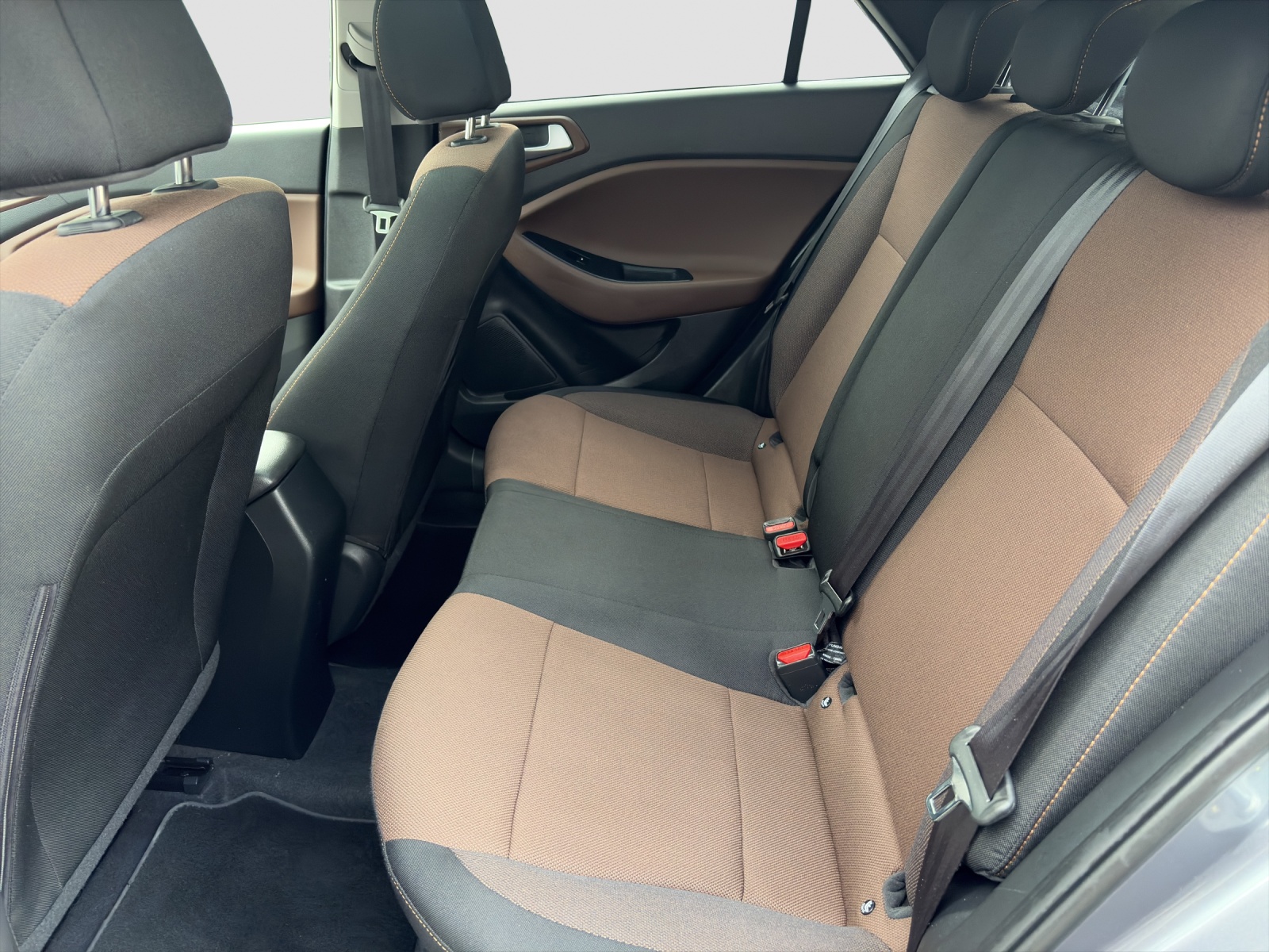 HYUNDAI i20 1.4 Launch Plus-image-10