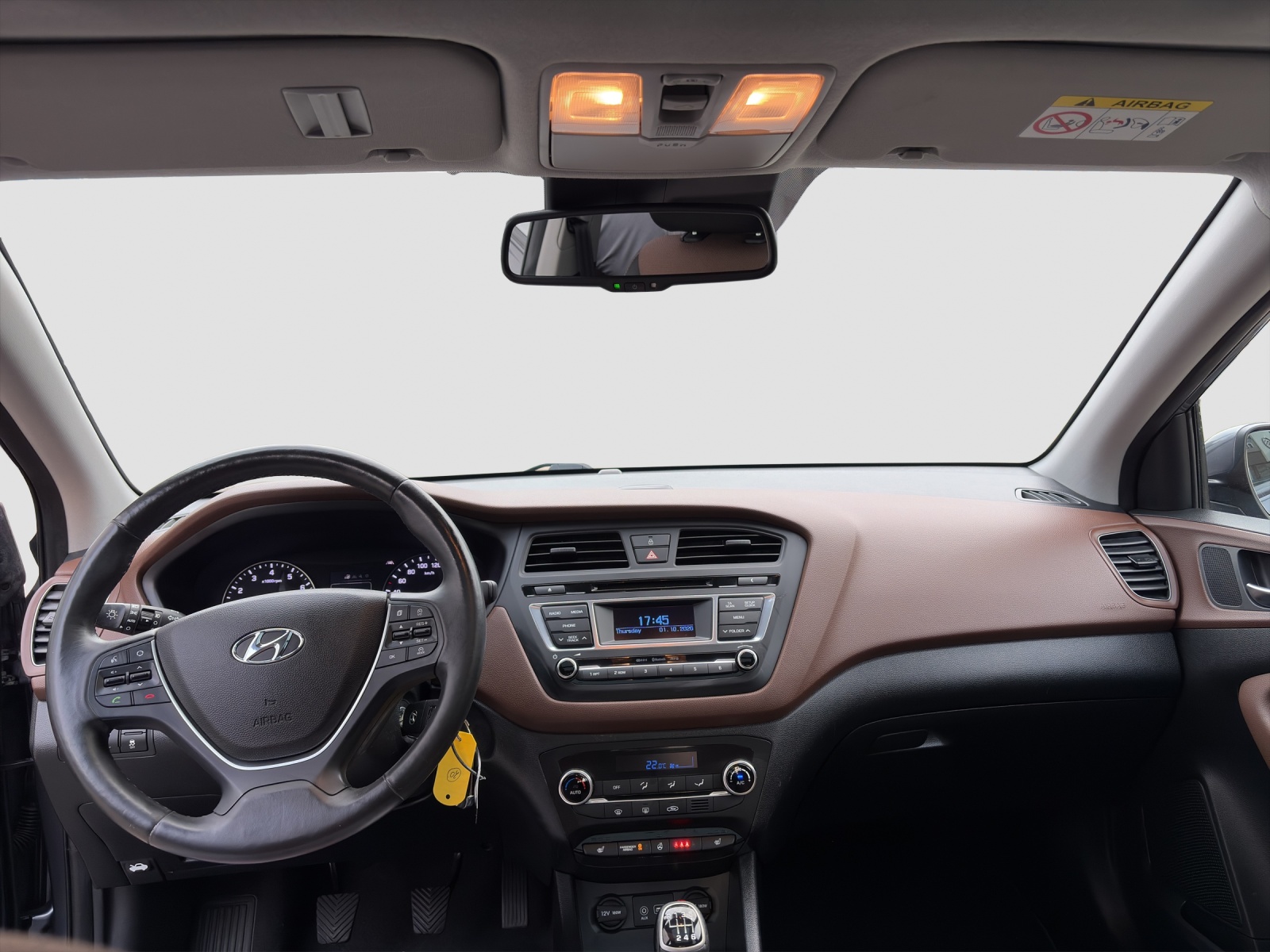 HYUNDAI i20 1.4 Launch Plus-image-8