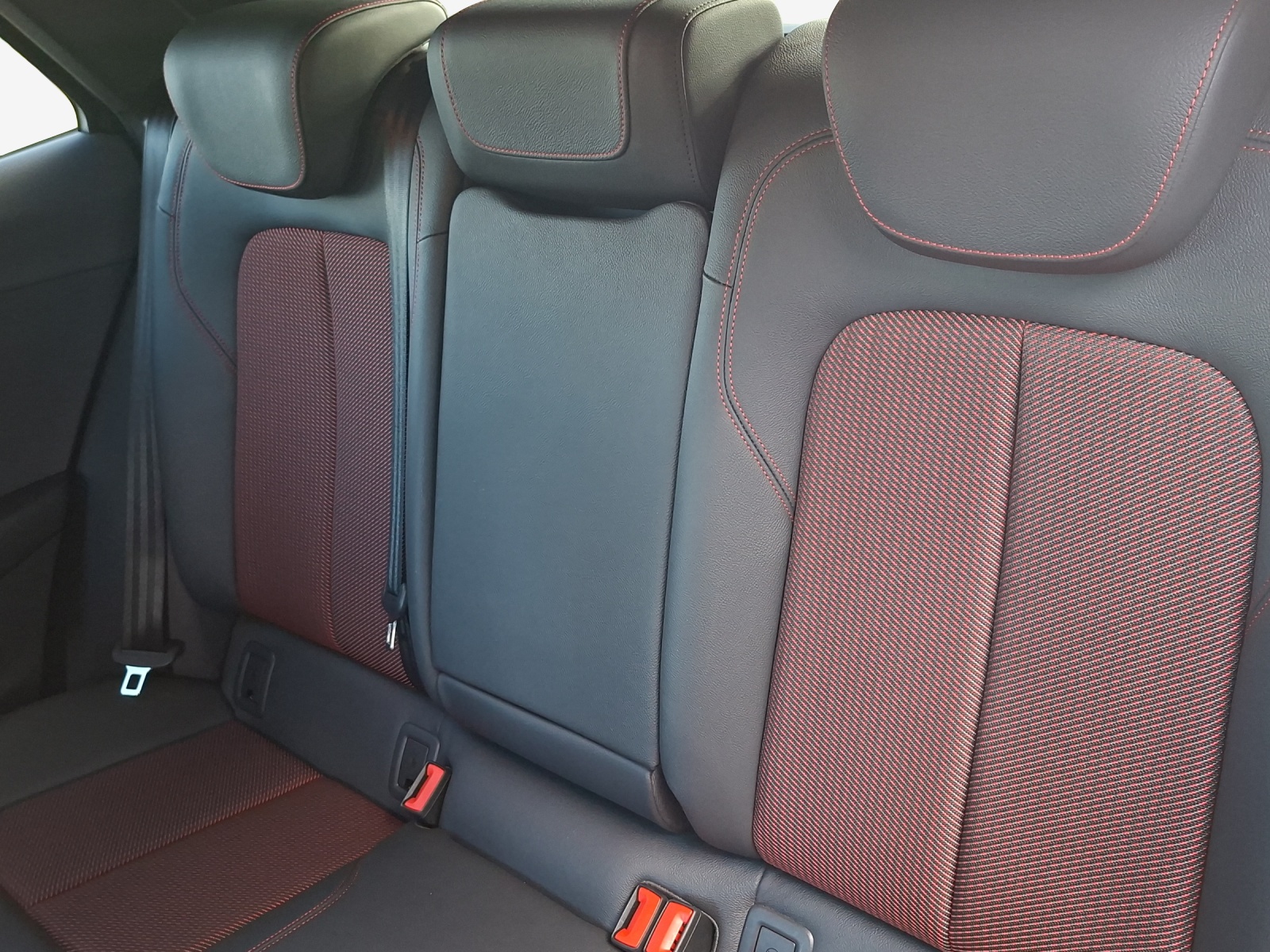 AUDI Q2 35 TFSI Sport S-tronic-image-11