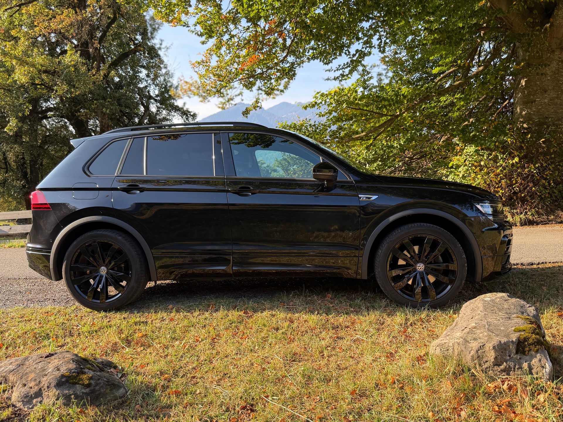 VW 2.0 TSI Highline DSG R-Line Black-image-2
