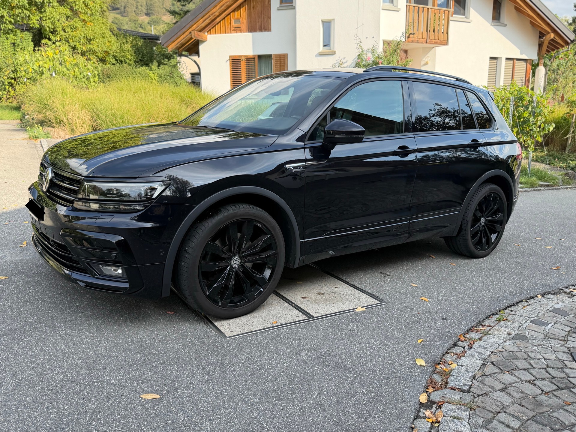 VW 2.0 TSI Highline DSG R-Line Black-image-1