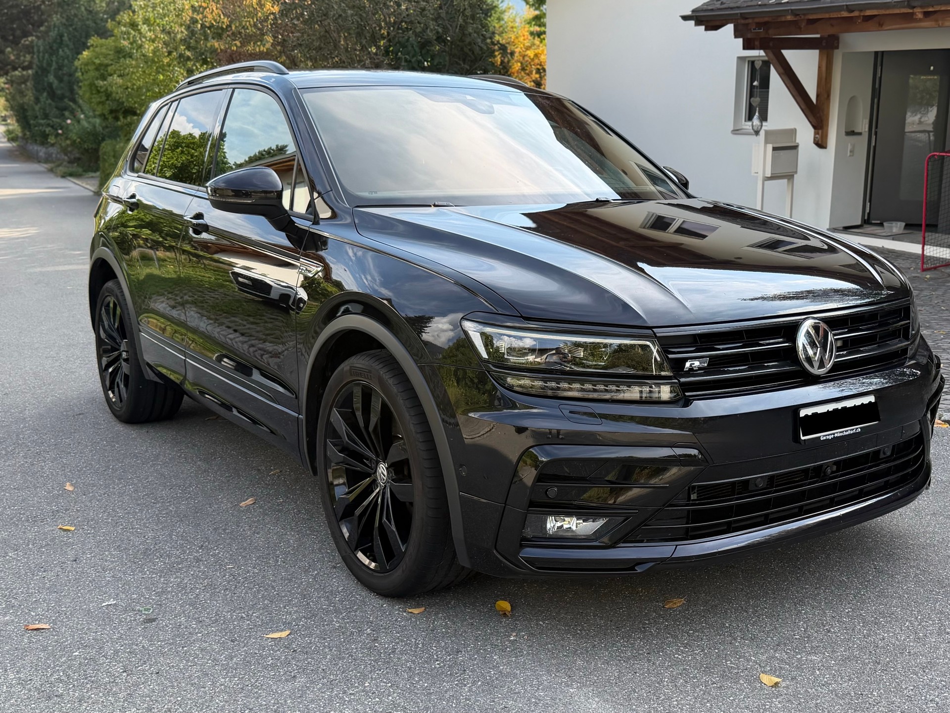VW 2.0 TSI Highline DSG R-Line Black-image-0