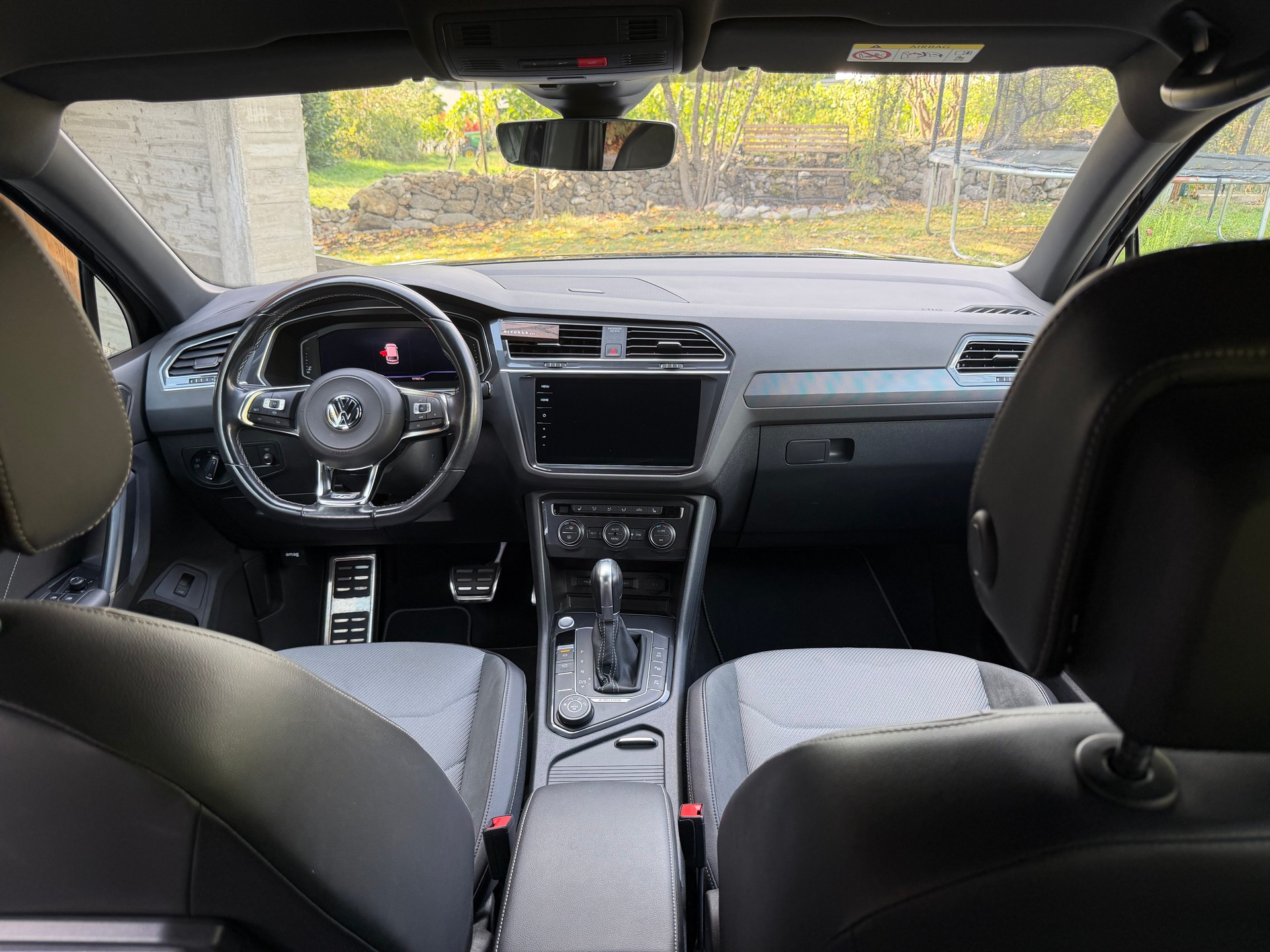 VW 2.0 TSI Highline DSG R-Line Black-image-5