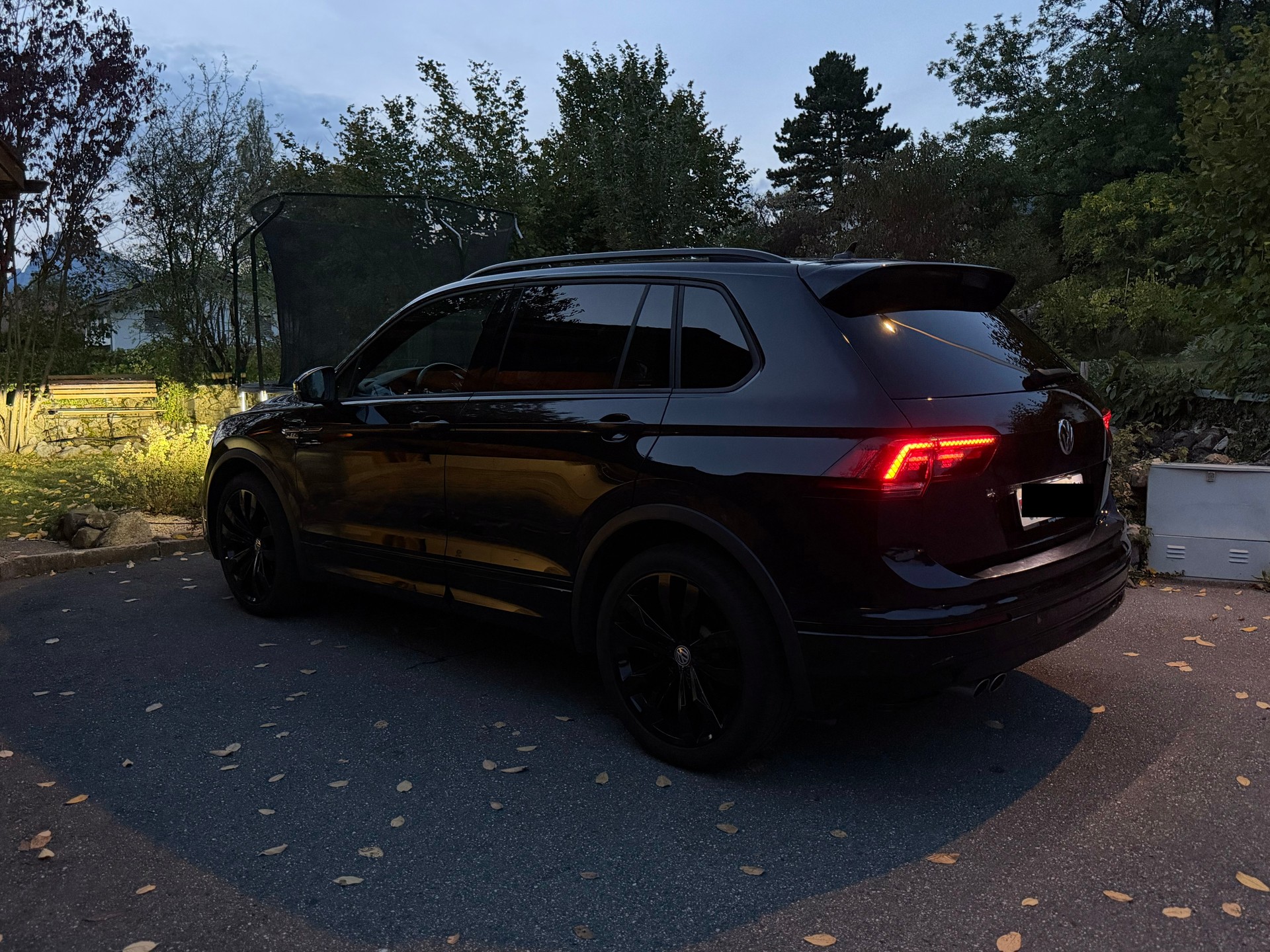 VW 2.0 TSI Highline DSG R-Line Black-image-3