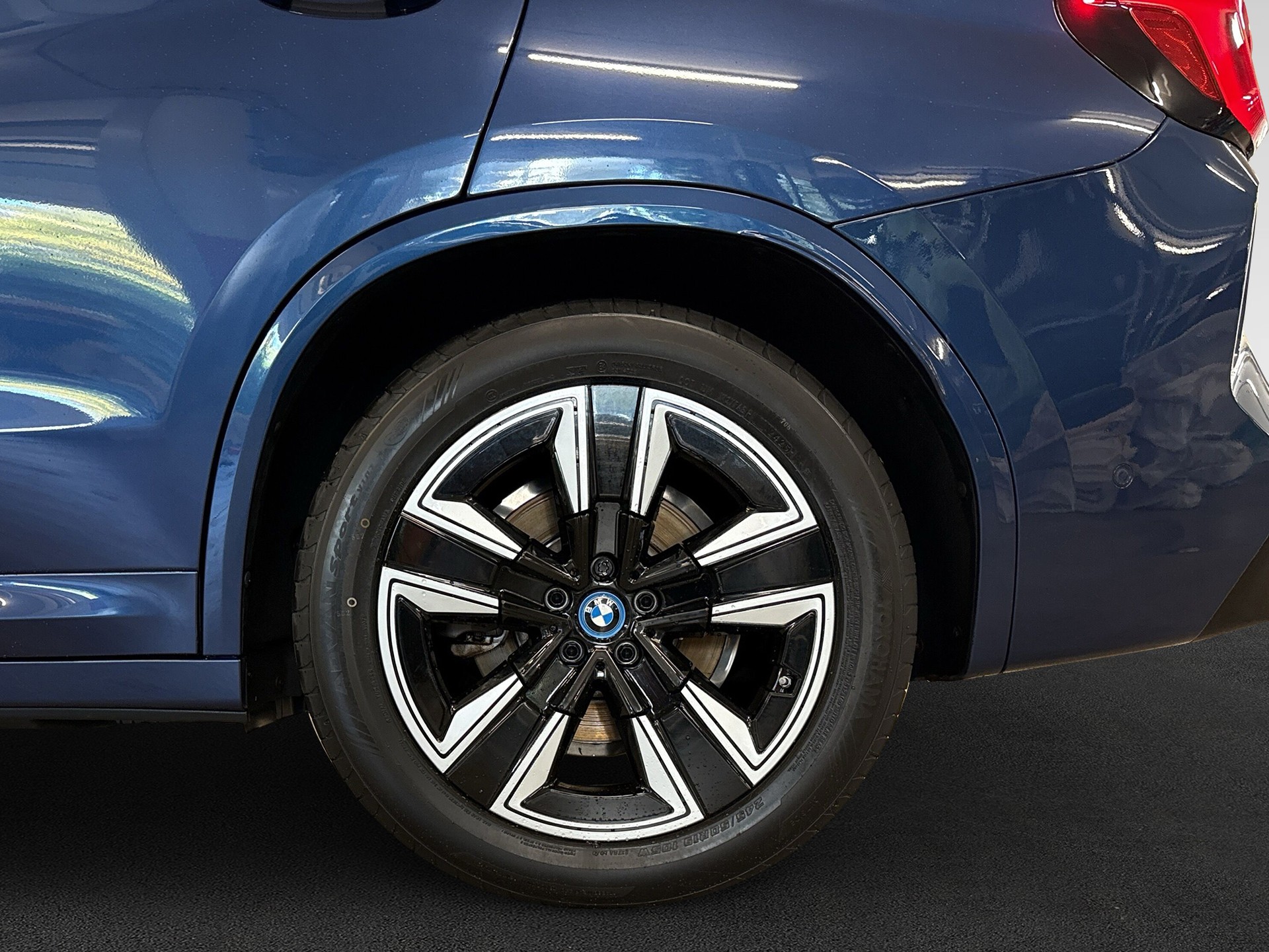 BMW iX3 Impressive-image-8