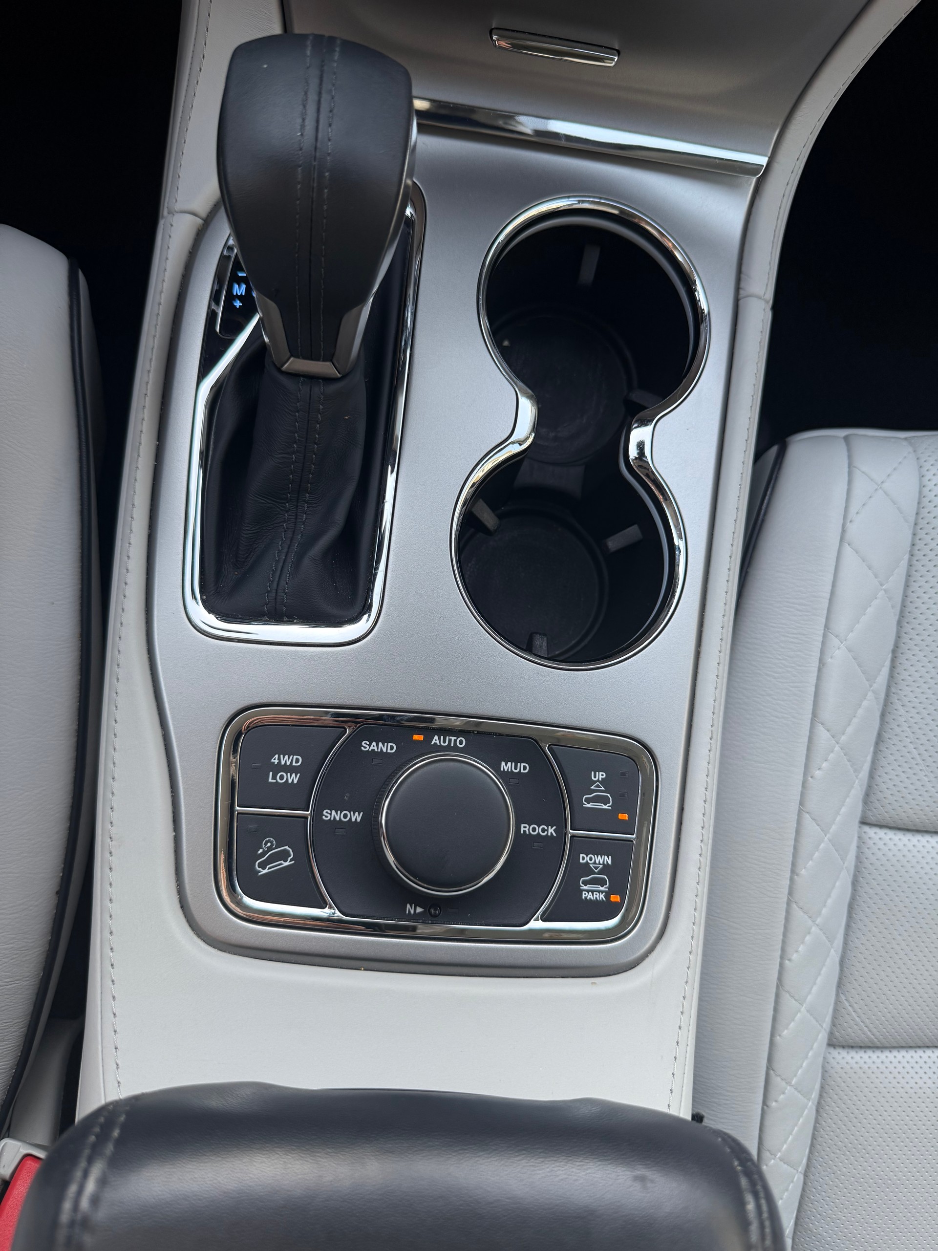 JEEP Grand Cherokee 3.0 CRD 250 Summit-image-13