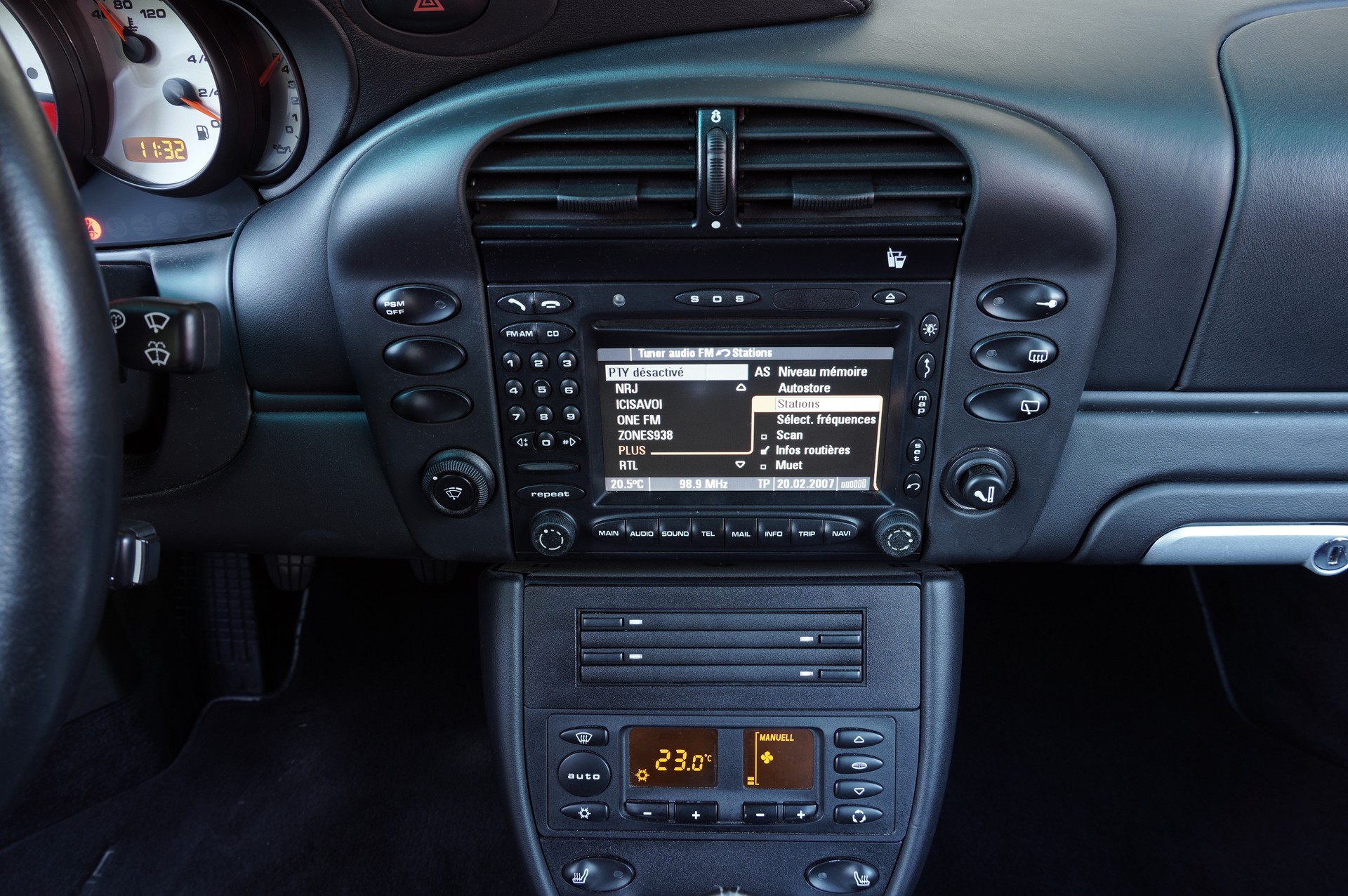 PORSCHE 911 Carrera 4 S-image-12