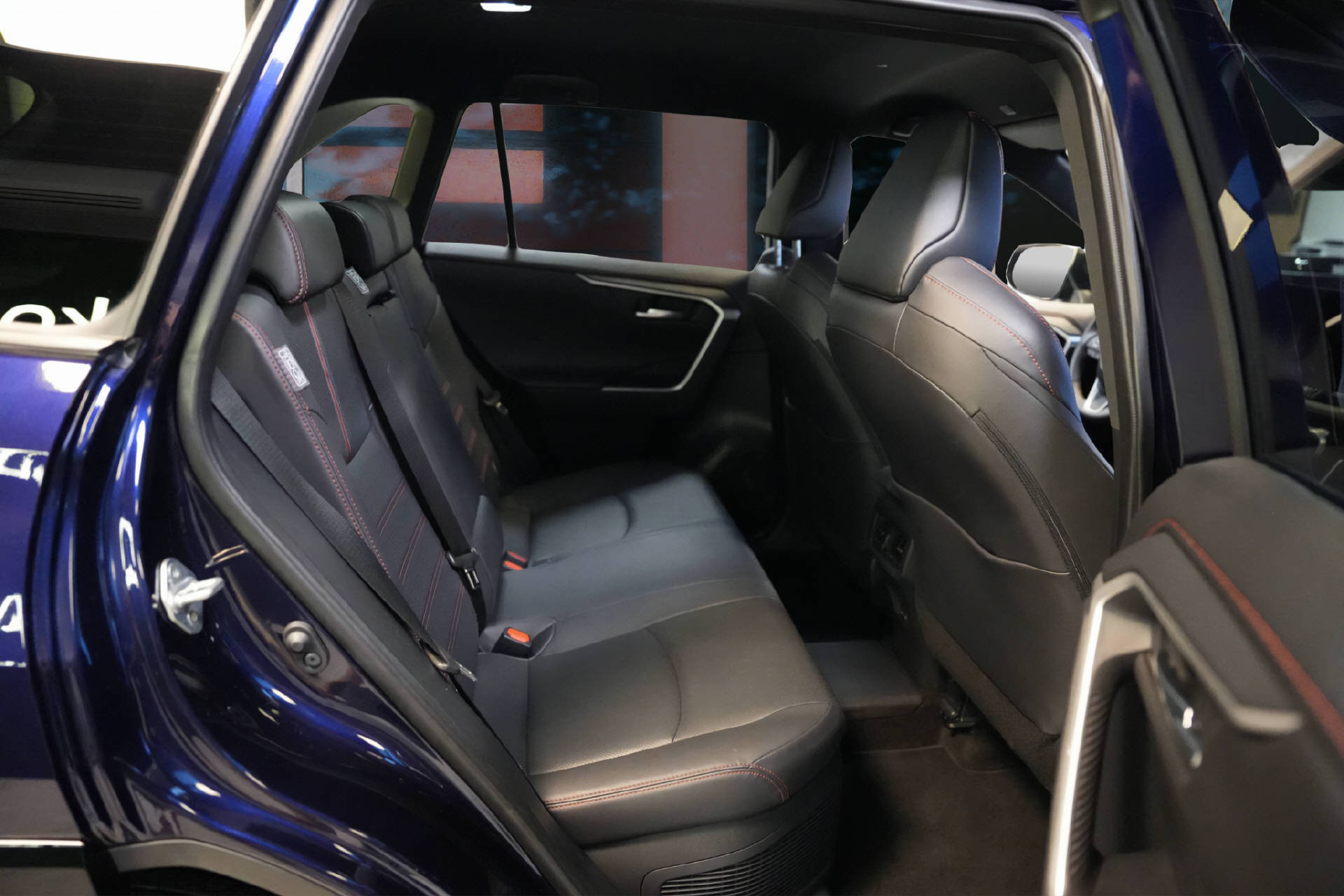 TOYOTA RAV-4 2.5 Plug-In-Hybrid Platinum-image-7
