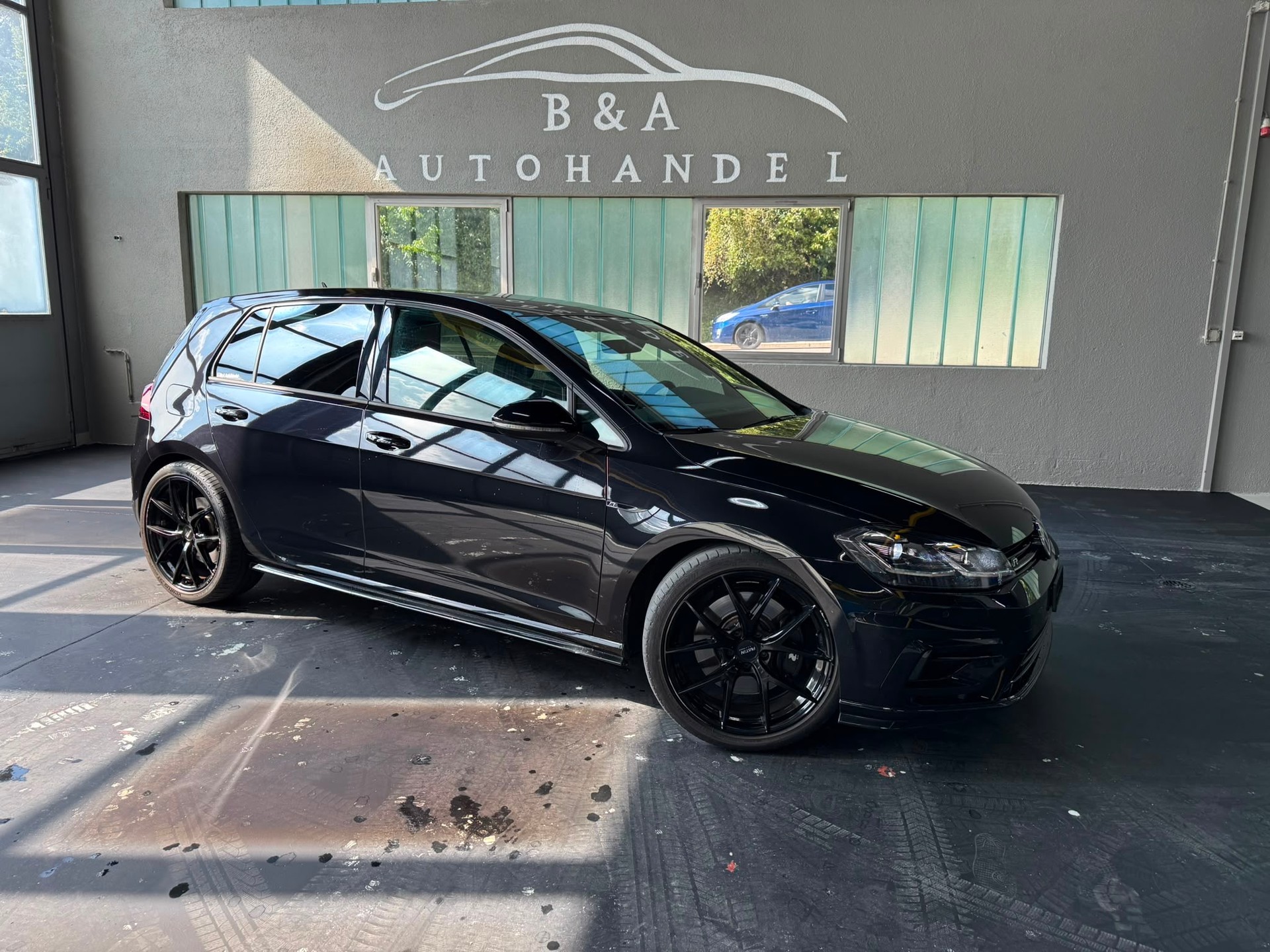 VW Golf 2.0 TSI R 4Motion DSG-image-2