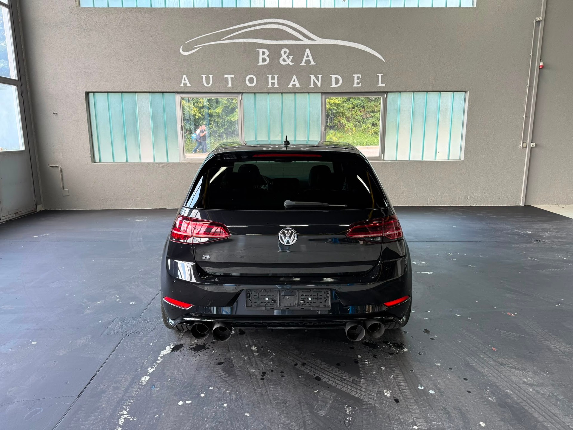 VW Golf 2.0 TSI R 4Motion DSG-image-3